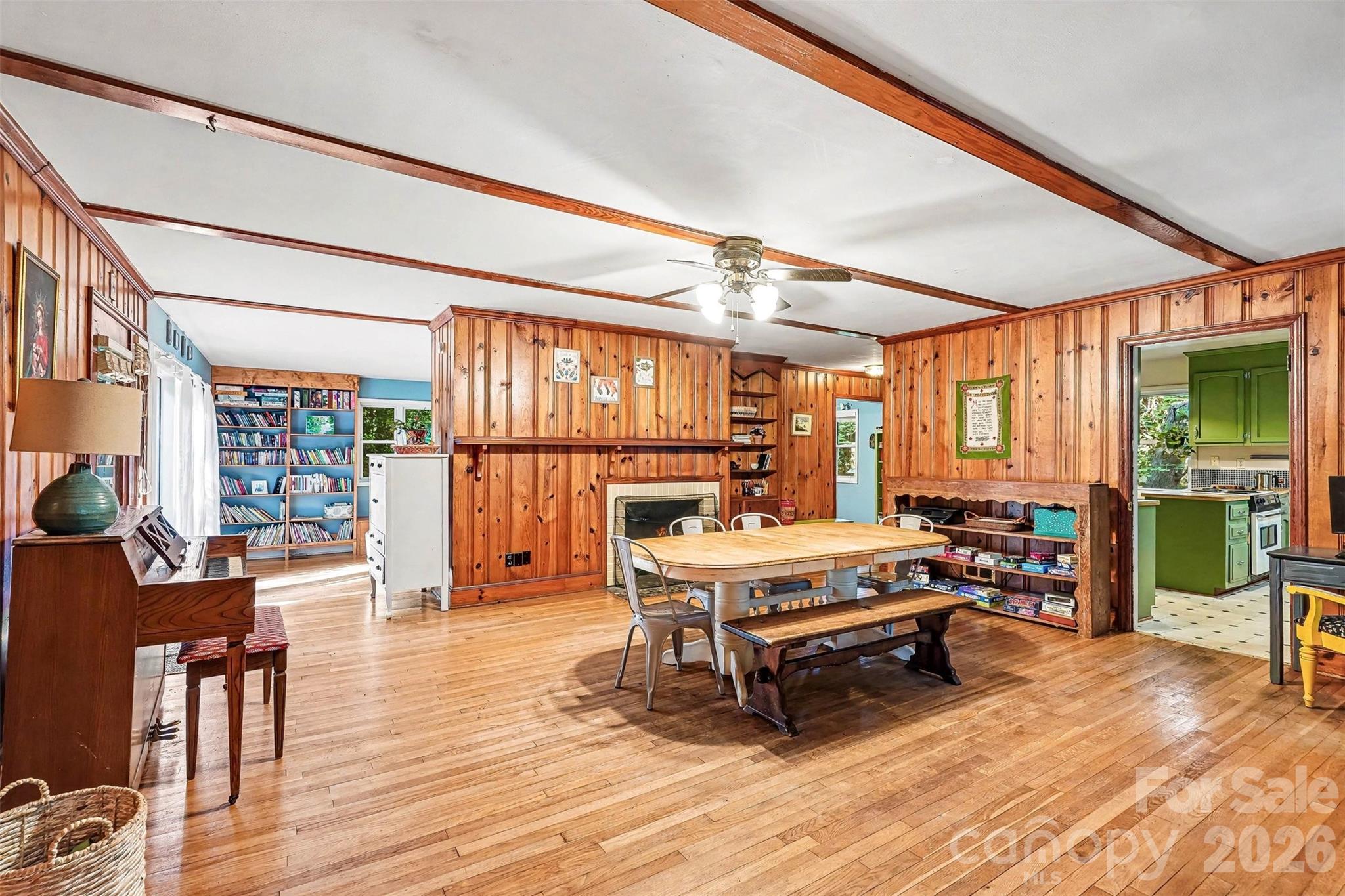 812 Saint Michaels Lane — Gastonia
