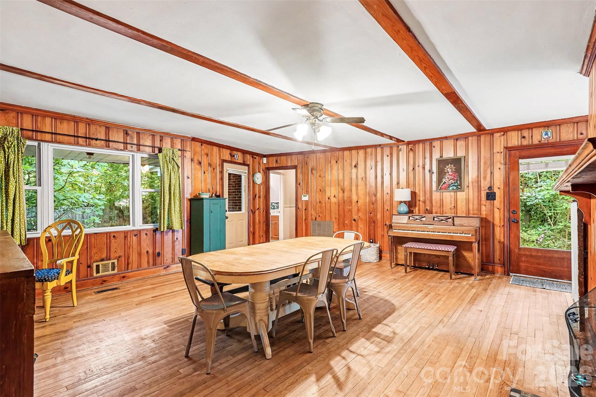 812 Saint Michaels Lane — Gastonia