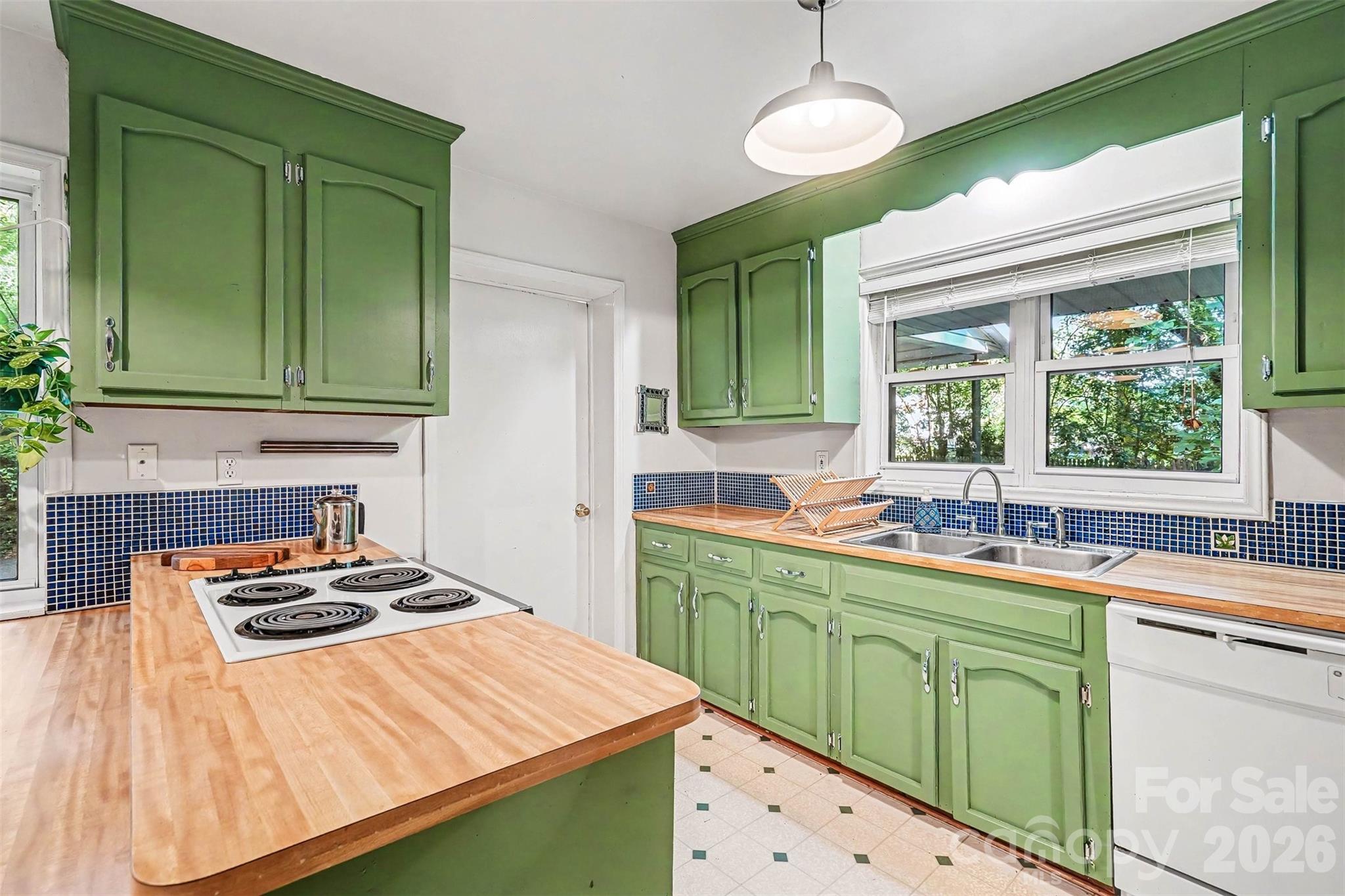 812 Saint Michaels Lane — Gastonia
