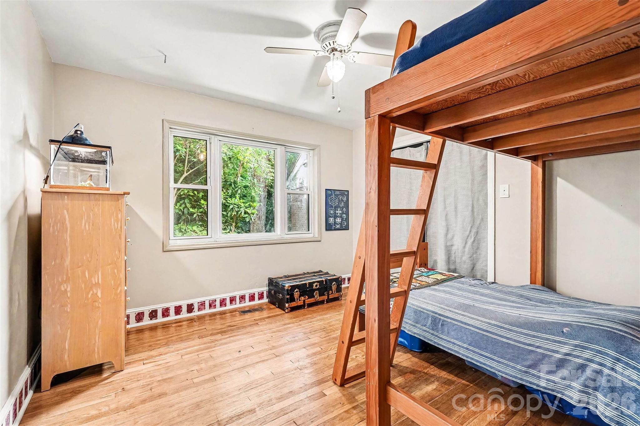 812 Saint Michaels Lane — Gastonia