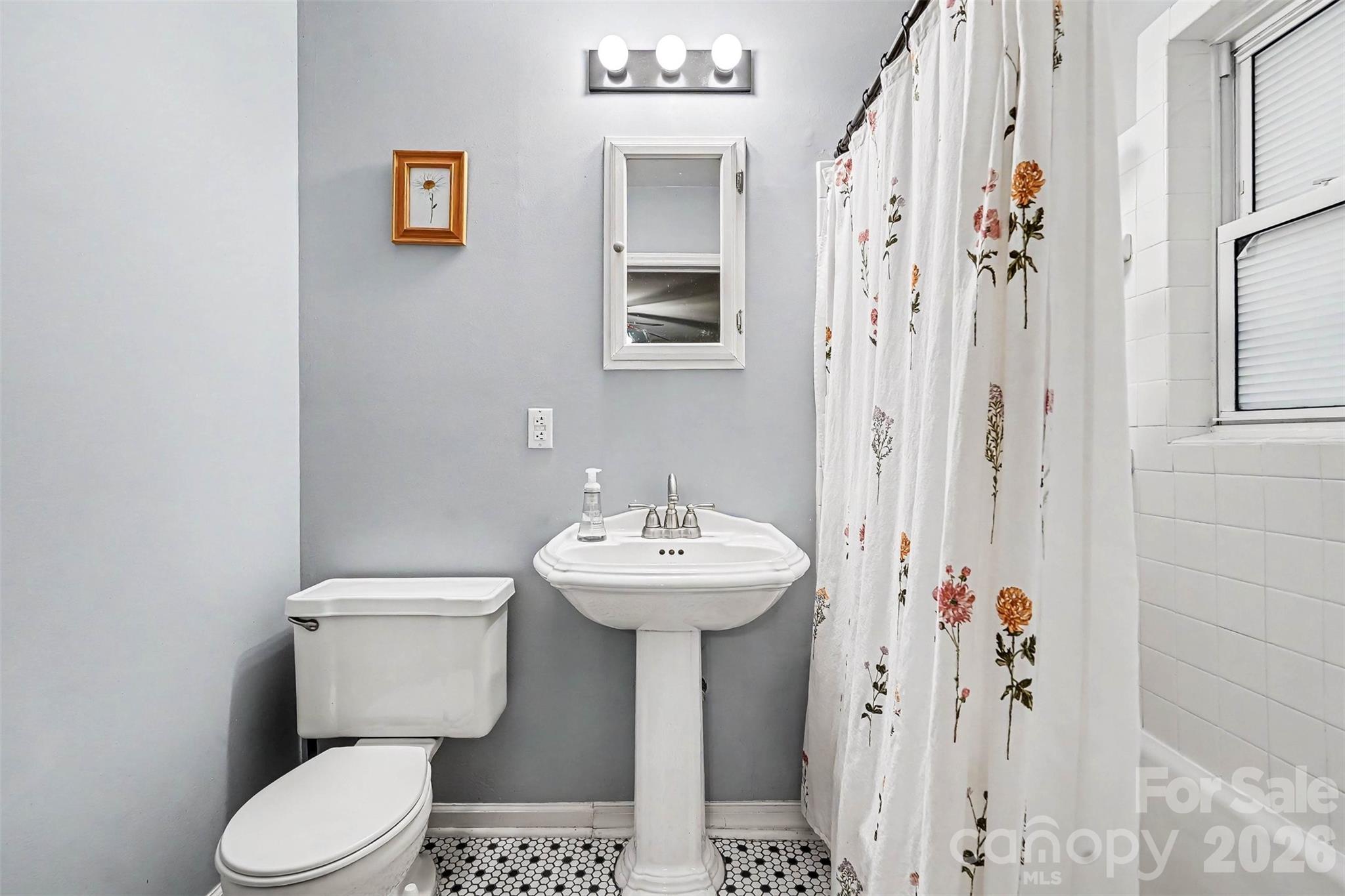 812 Saint Michaels Lane — Gastonia