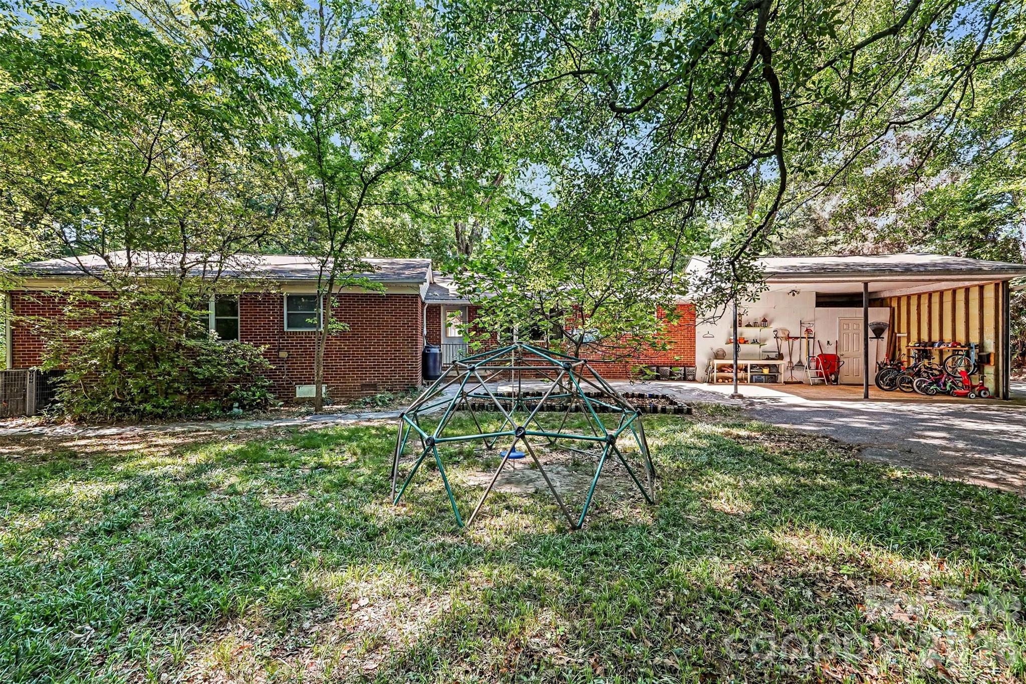 812 Saint Michaels Lane — Gastonia