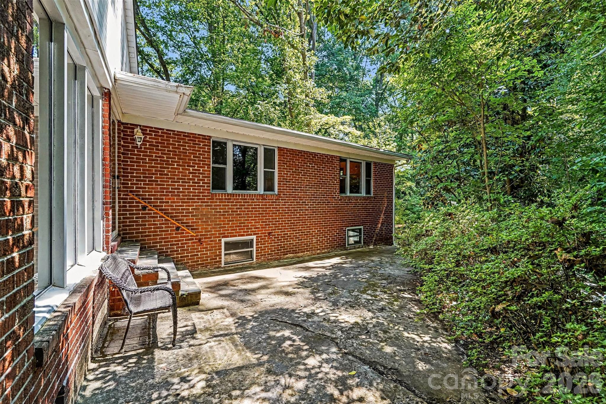 812 Saint Michaels Lane — Gastonia