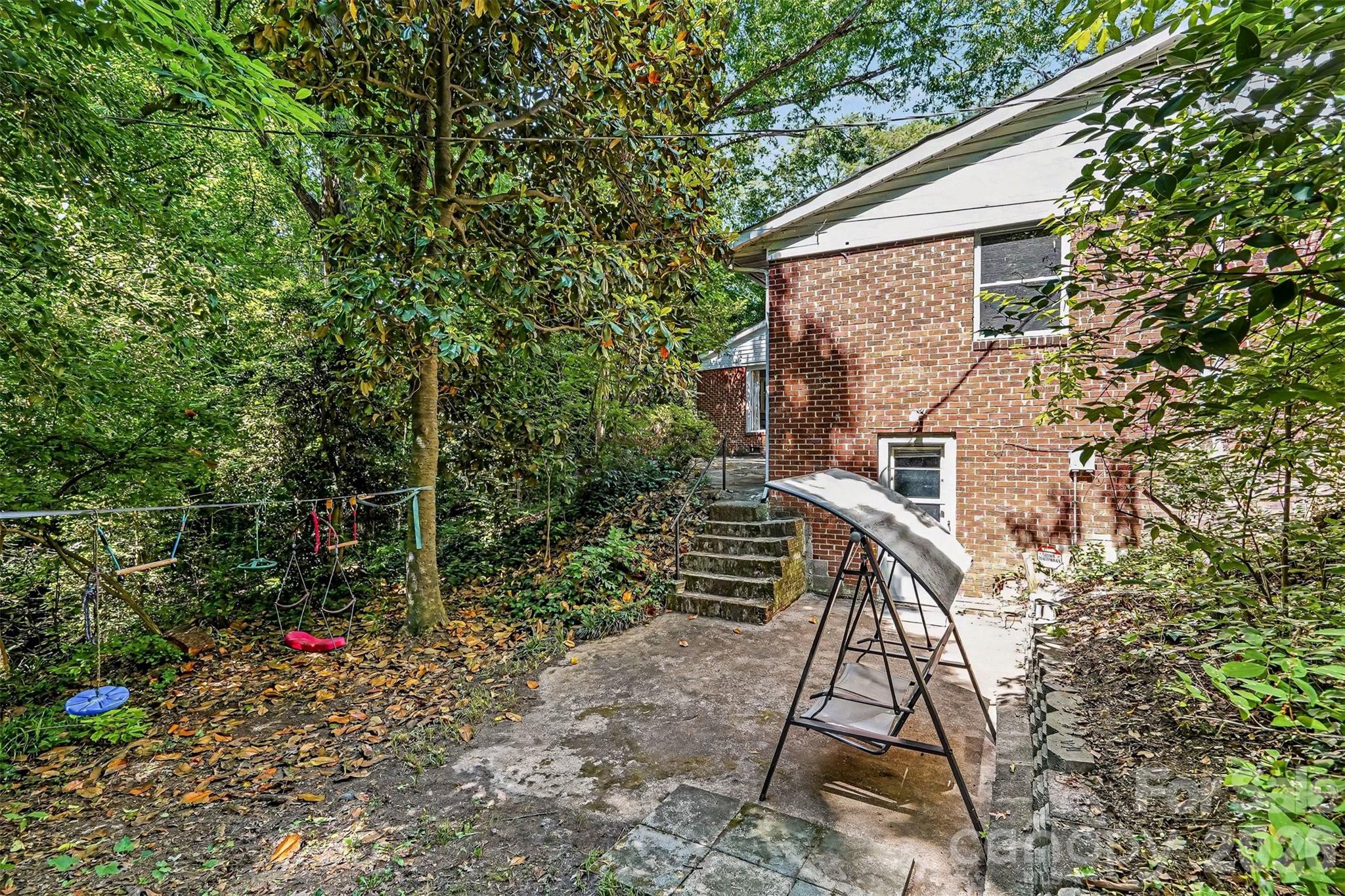 812 Saint Michaels Lane — Gastonia
