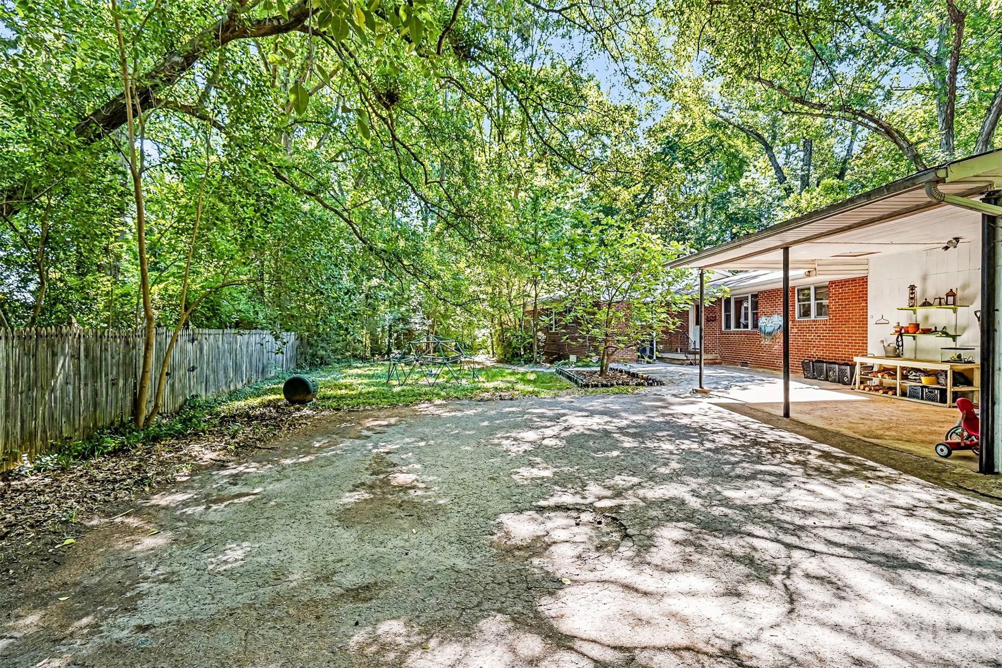812 Saint Michaels Lane — Gastonia