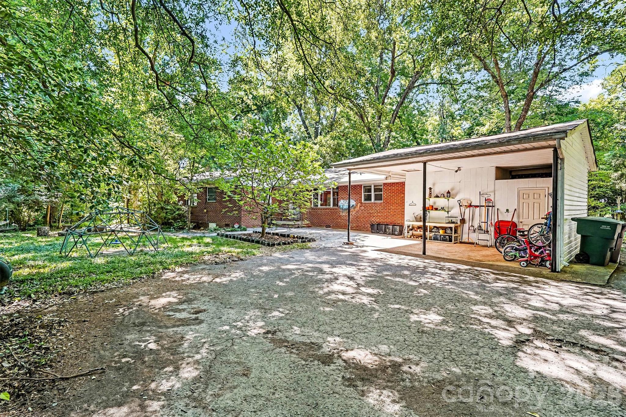 812 Saint Michaels Lane — Gastonia