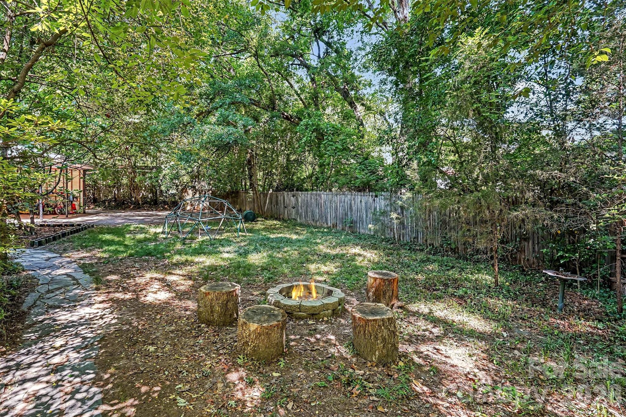 812 Saint Michaels Lane — Gastonia