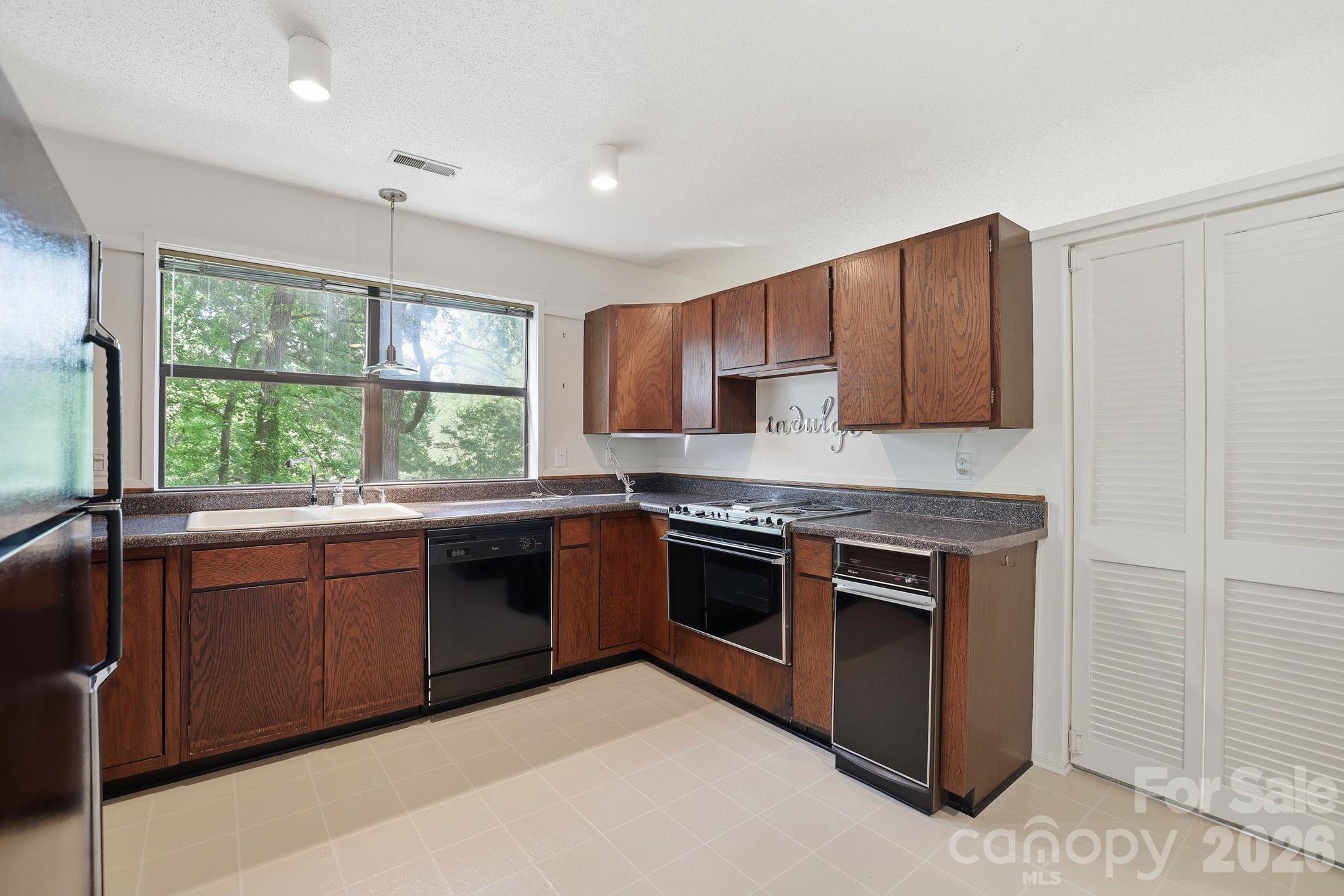 3423 Tinkerbell Lane — Charlotte