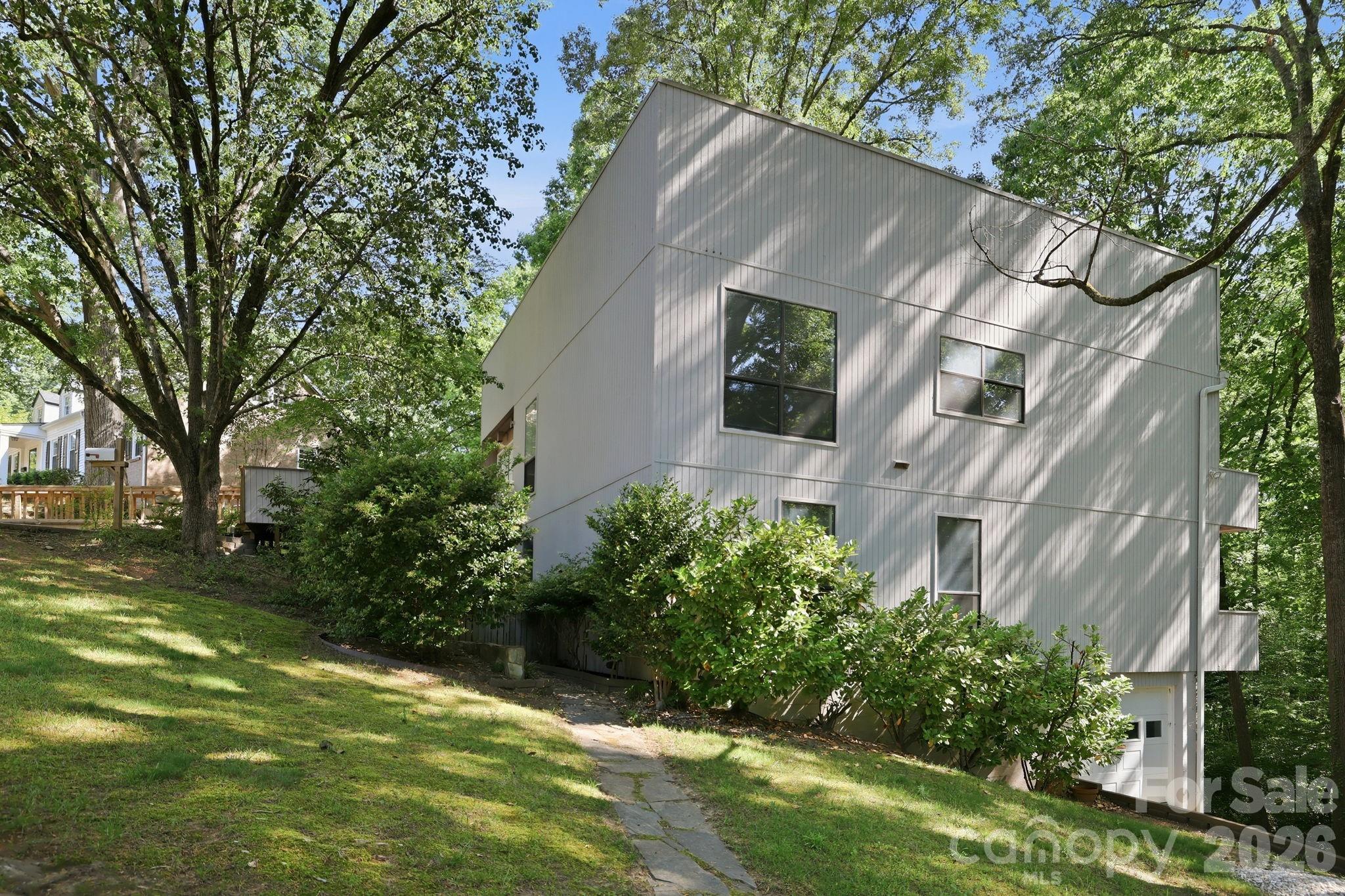 3423 Tinkerbell Lane — Charlotte