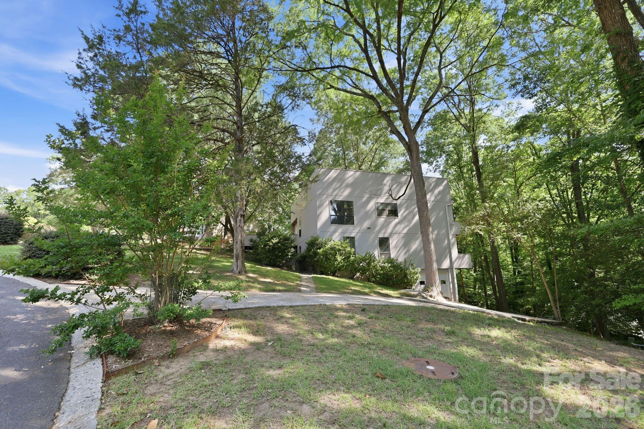 3423 Tinkerbell Lane — Charlotte