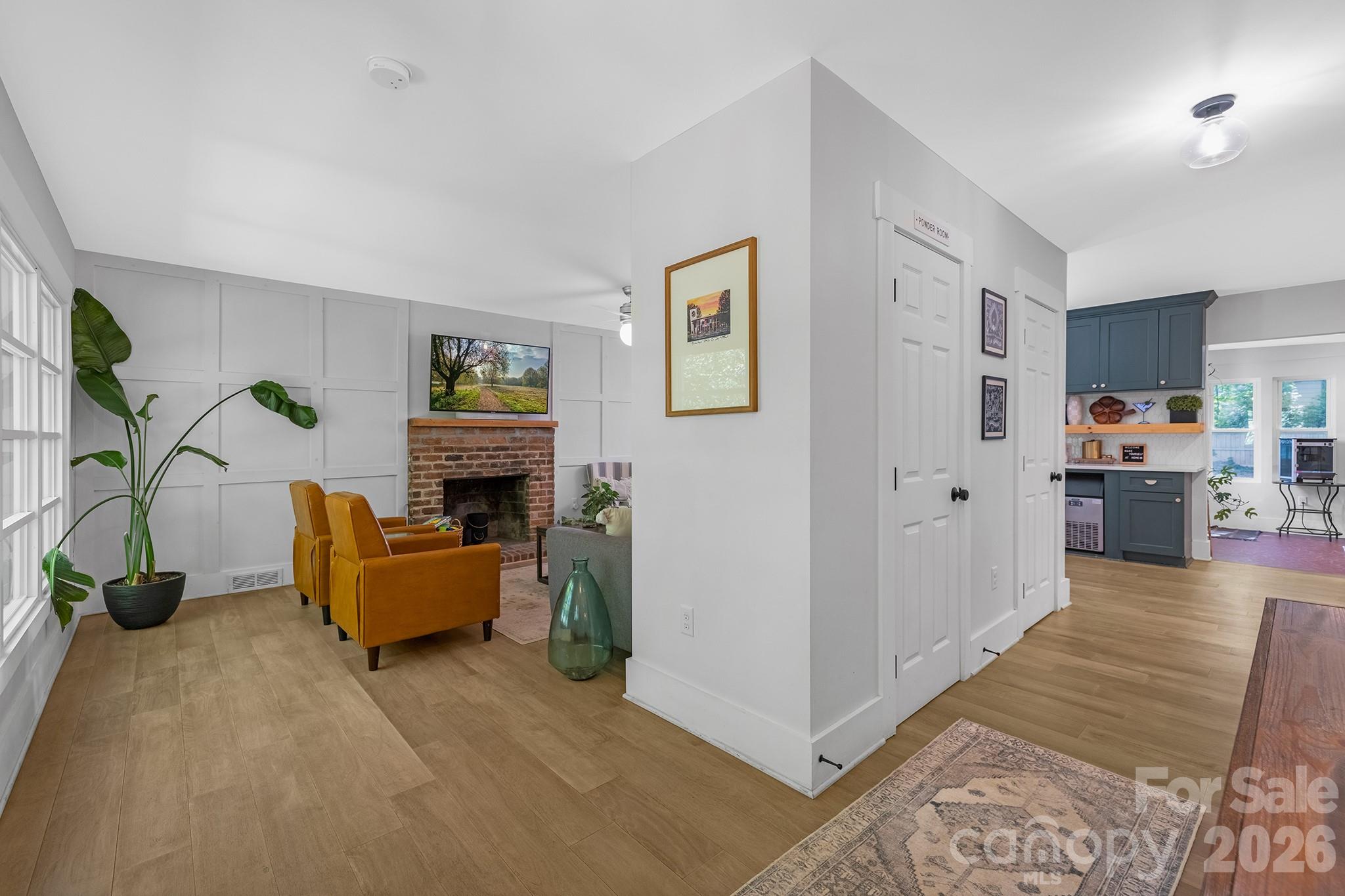 6213 Sharon Road — Charlotte