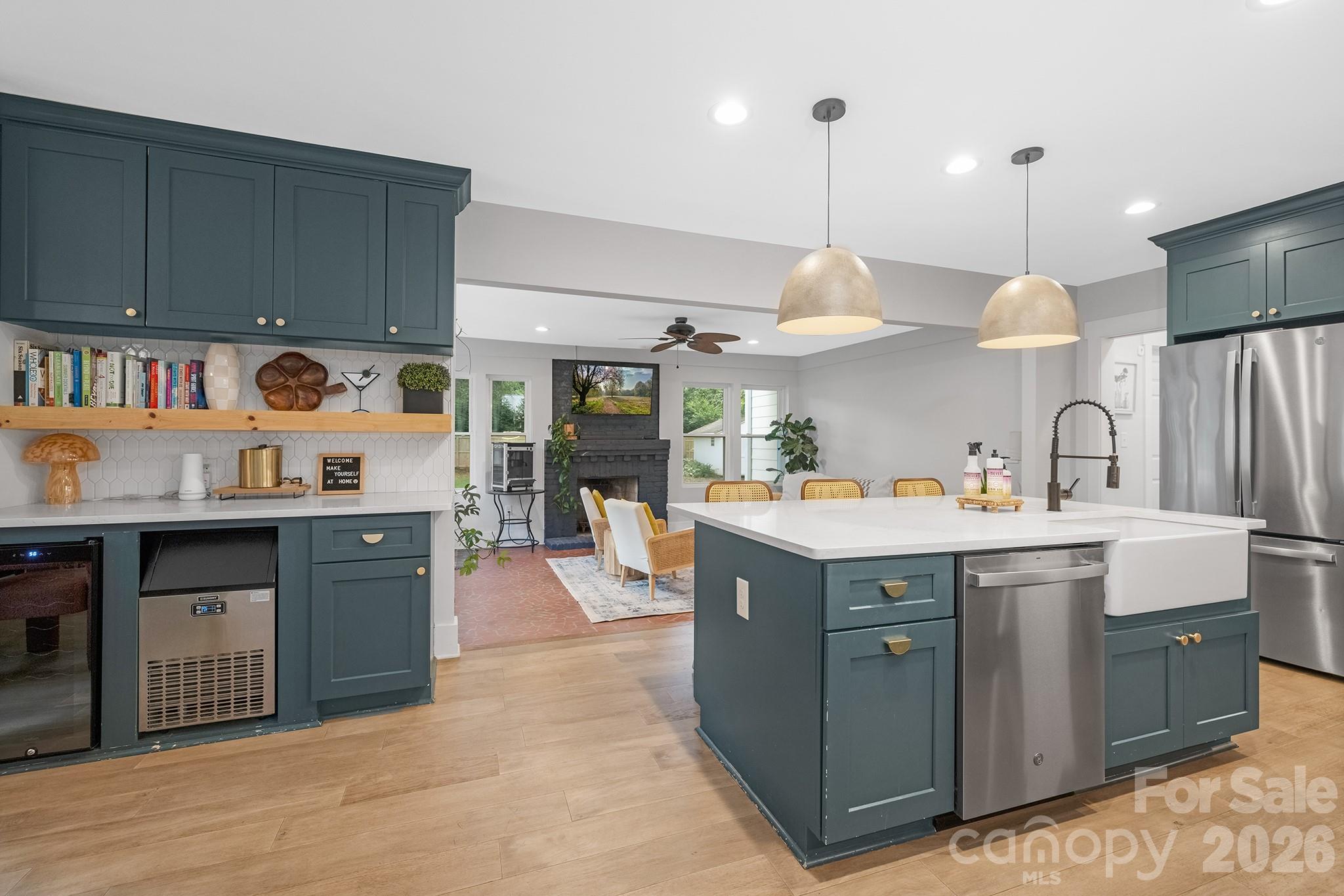 6213 Sharon Road — Charlotte