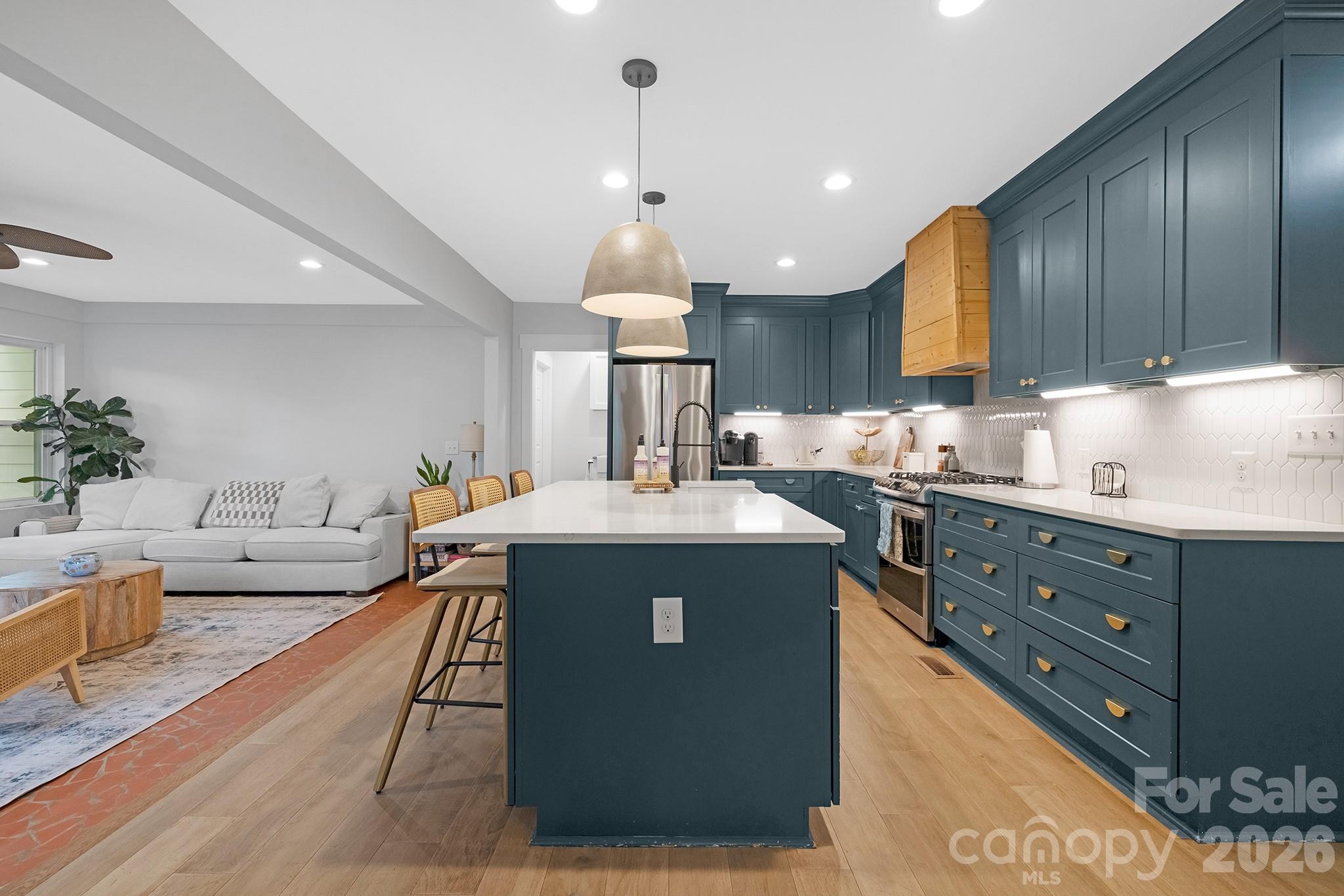 6213 Sharon Road — Charlotte