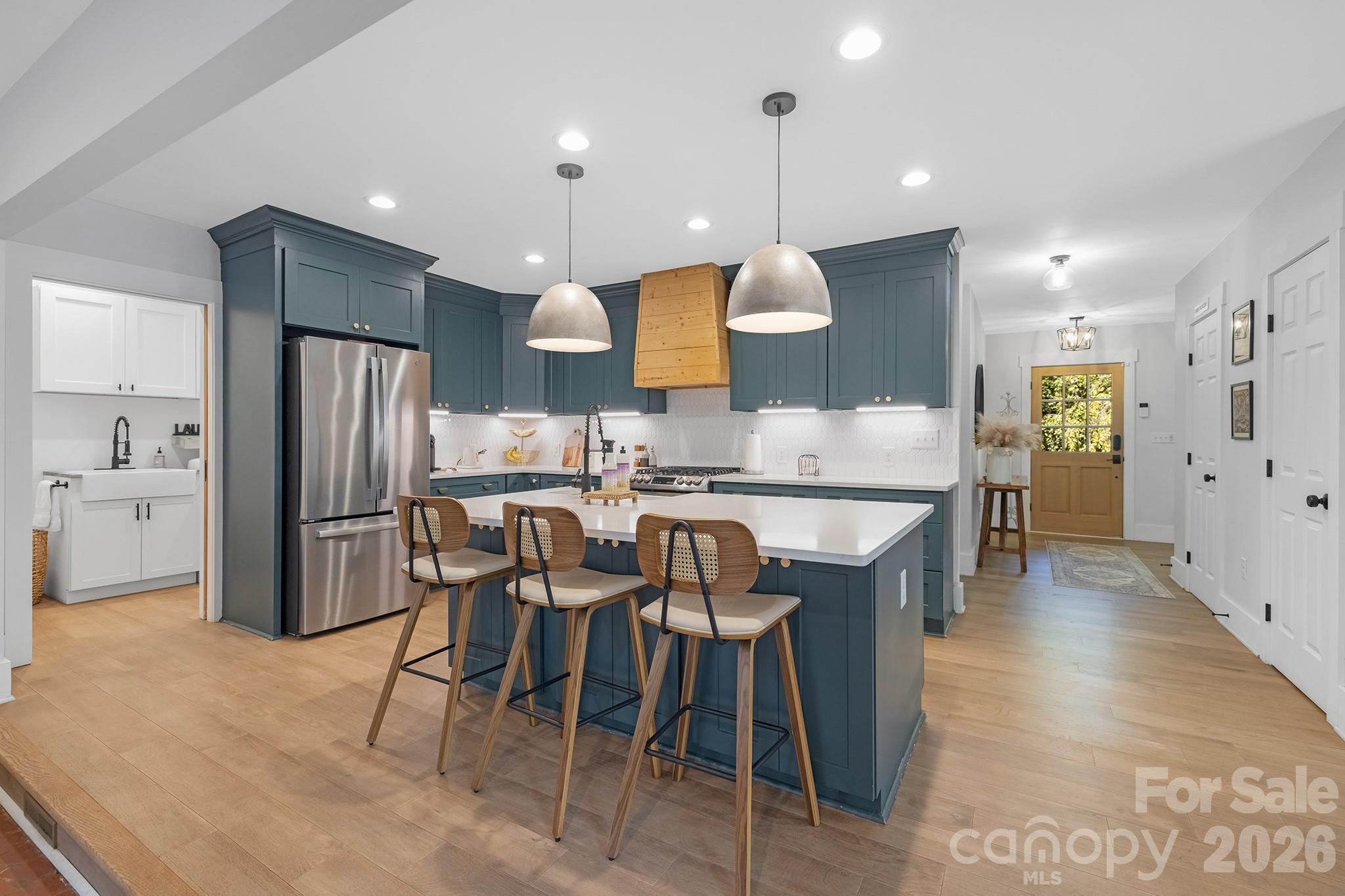 6213 Sharon Road — Charlotte