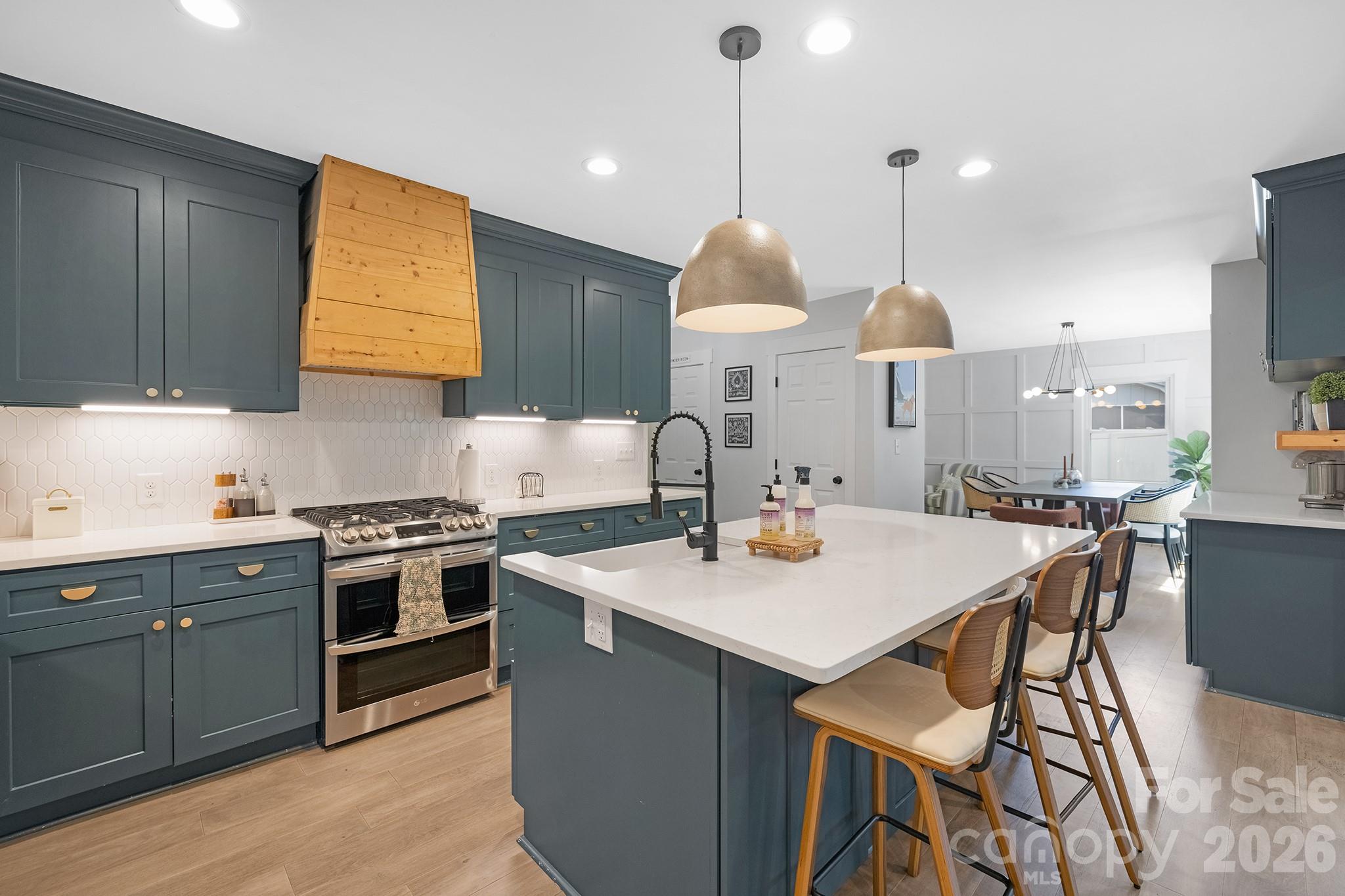 6213 Sharon Road — Charlotte