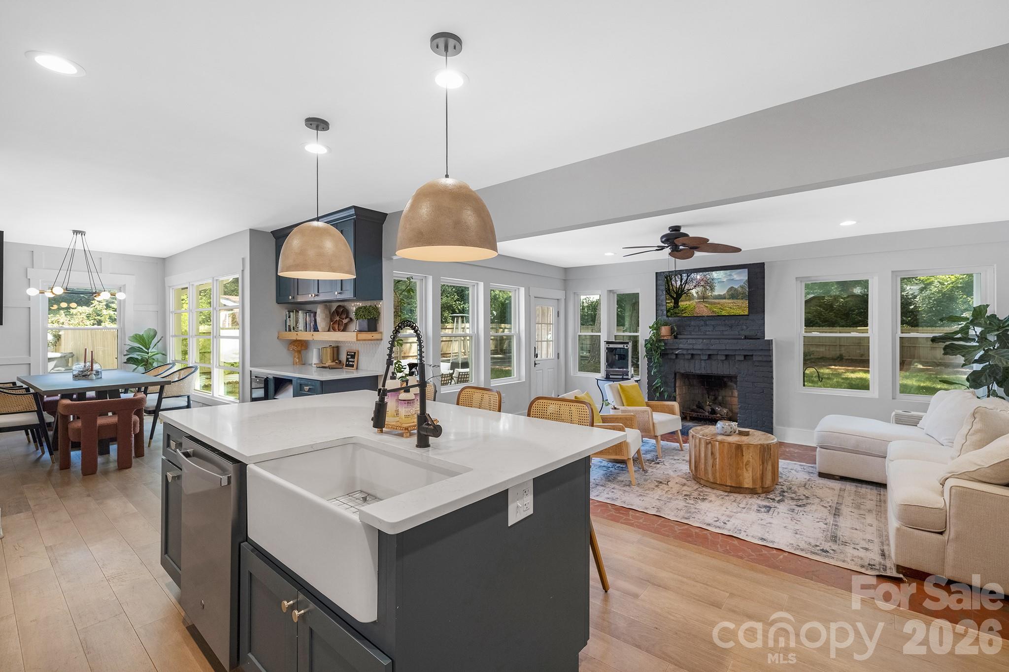 6213 Sharon Road — Charlotte