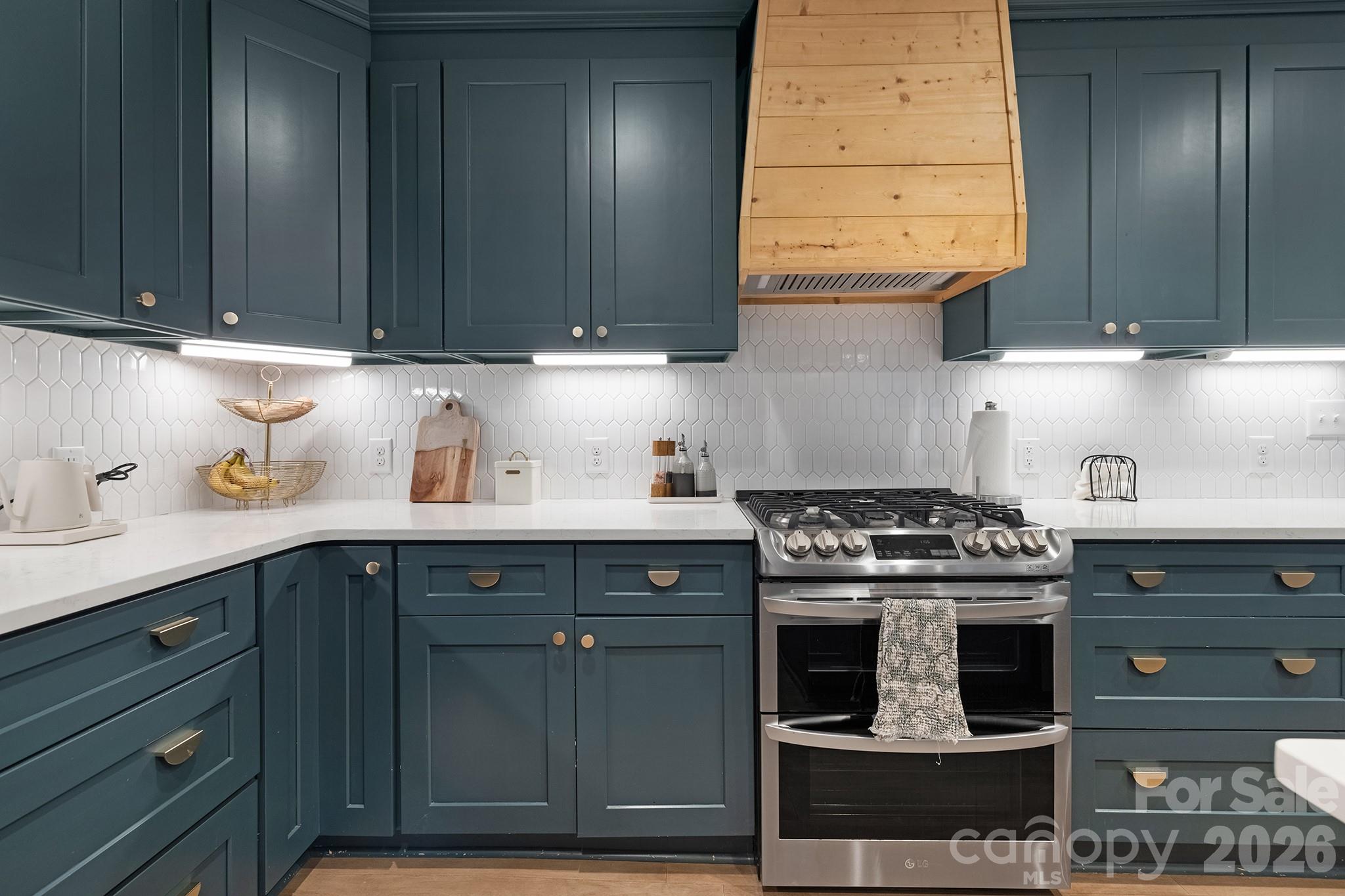 6213 Sharon Road — Charlotte