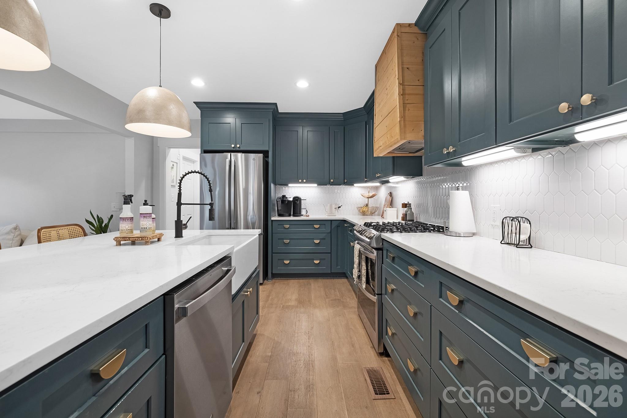 6213 Sharon Road — Charlotte