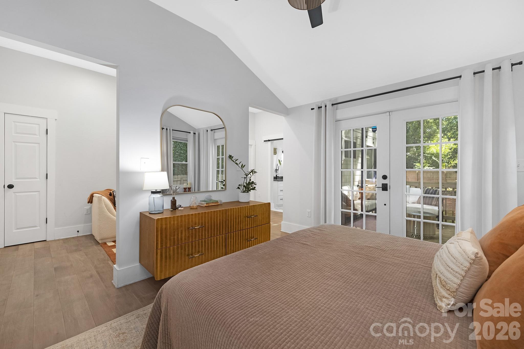 6213 Sharon Road — Charlotte