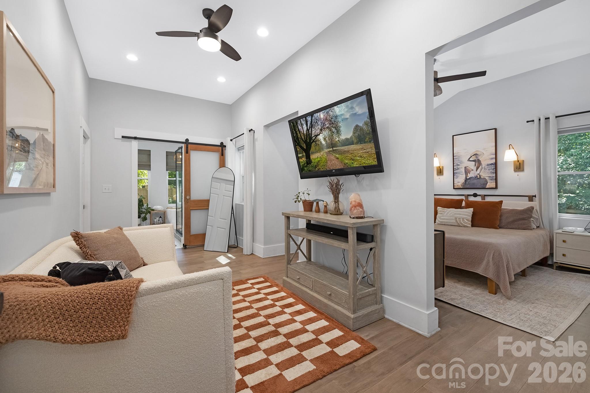 6213 Sharon Road — Charlotte