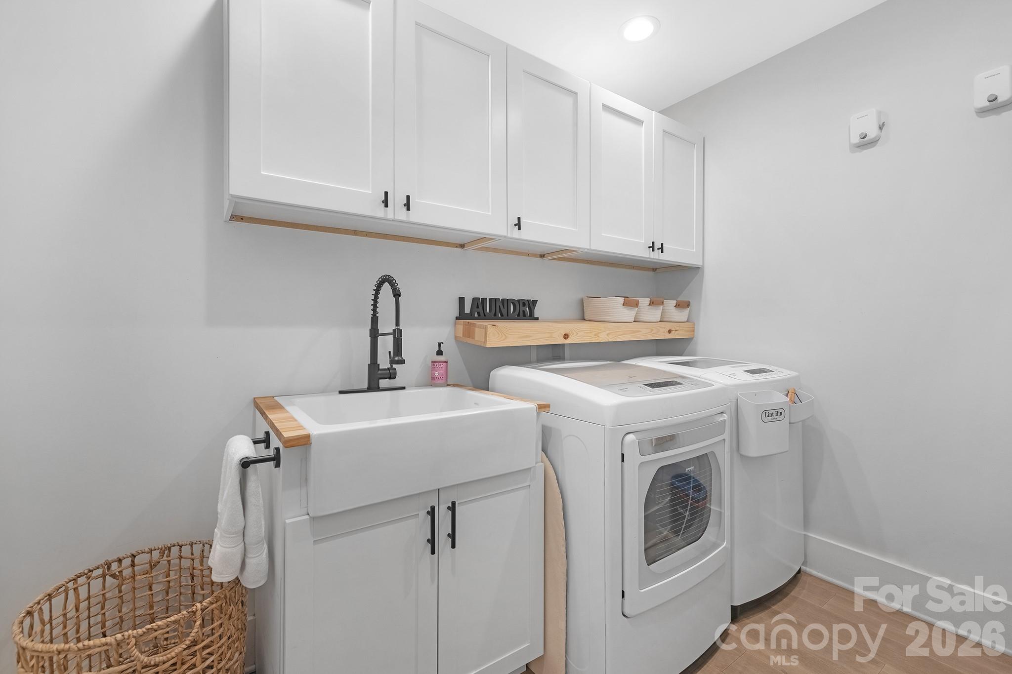 6213 Sharon Road — Charlotte
