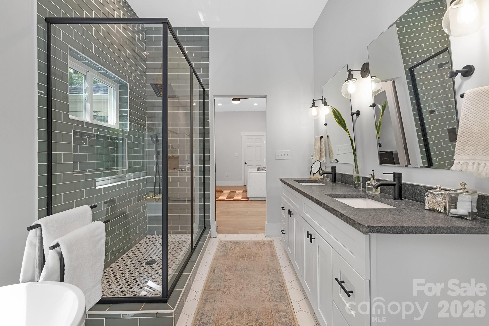 6213 Sharon Road — Charlotte