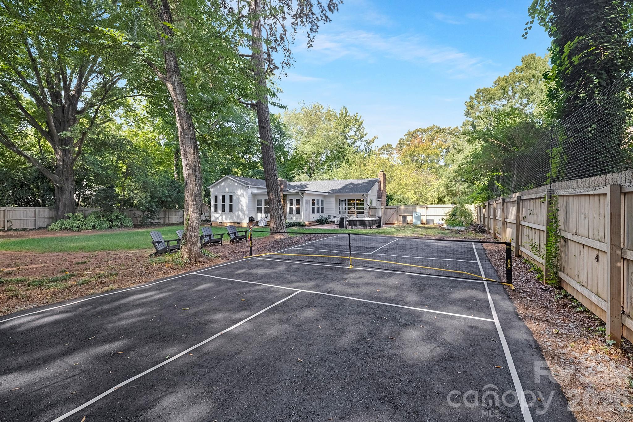 6213 Sharon Road — Charlotte