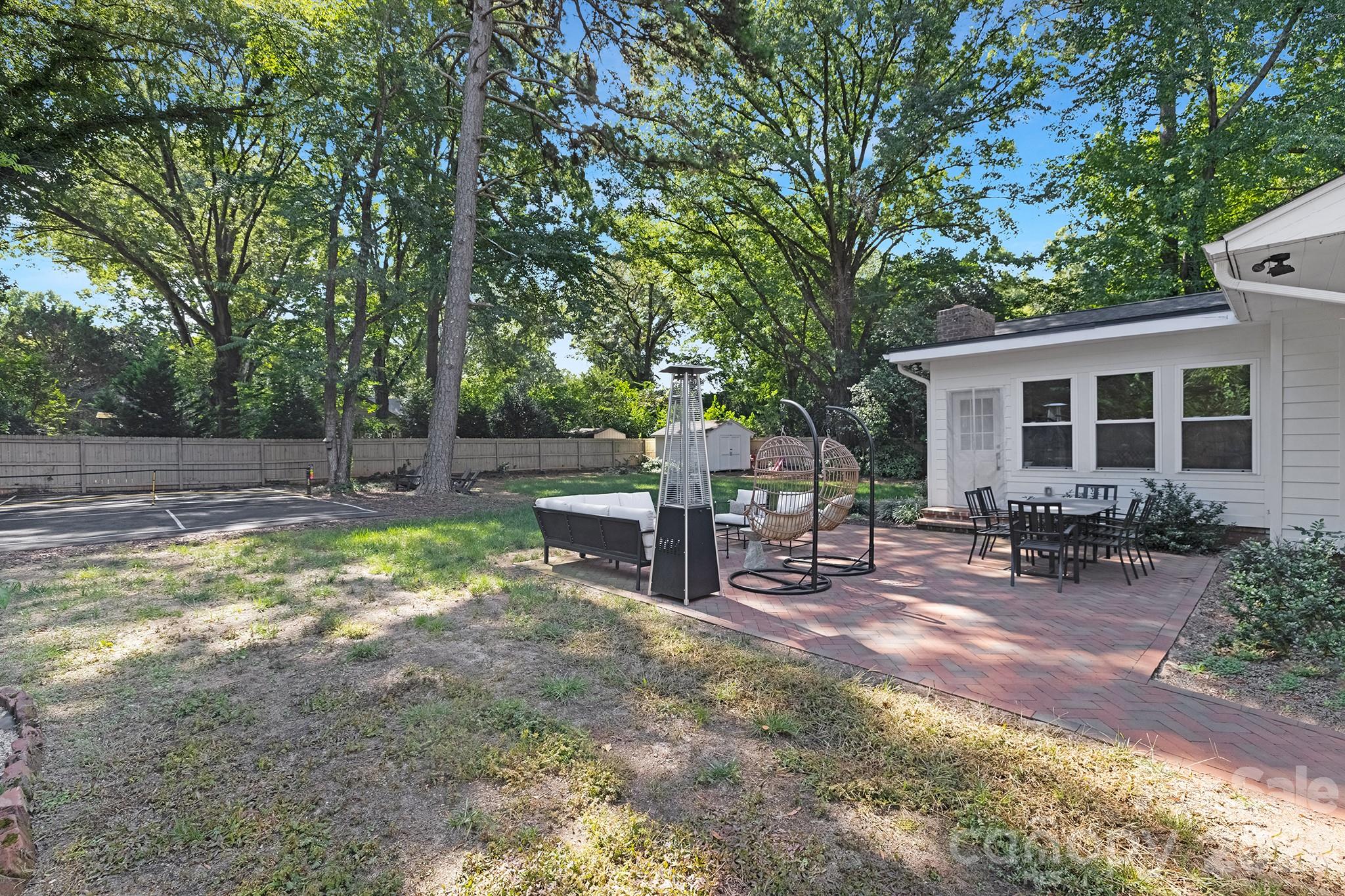 6213 Sharon Road — Charlotte