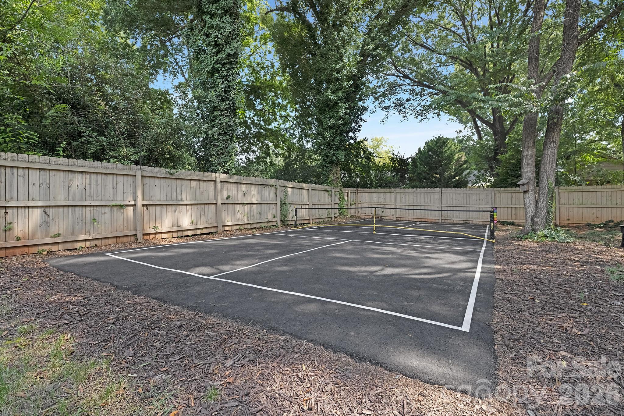 6213 Sharon Road — Charlotte