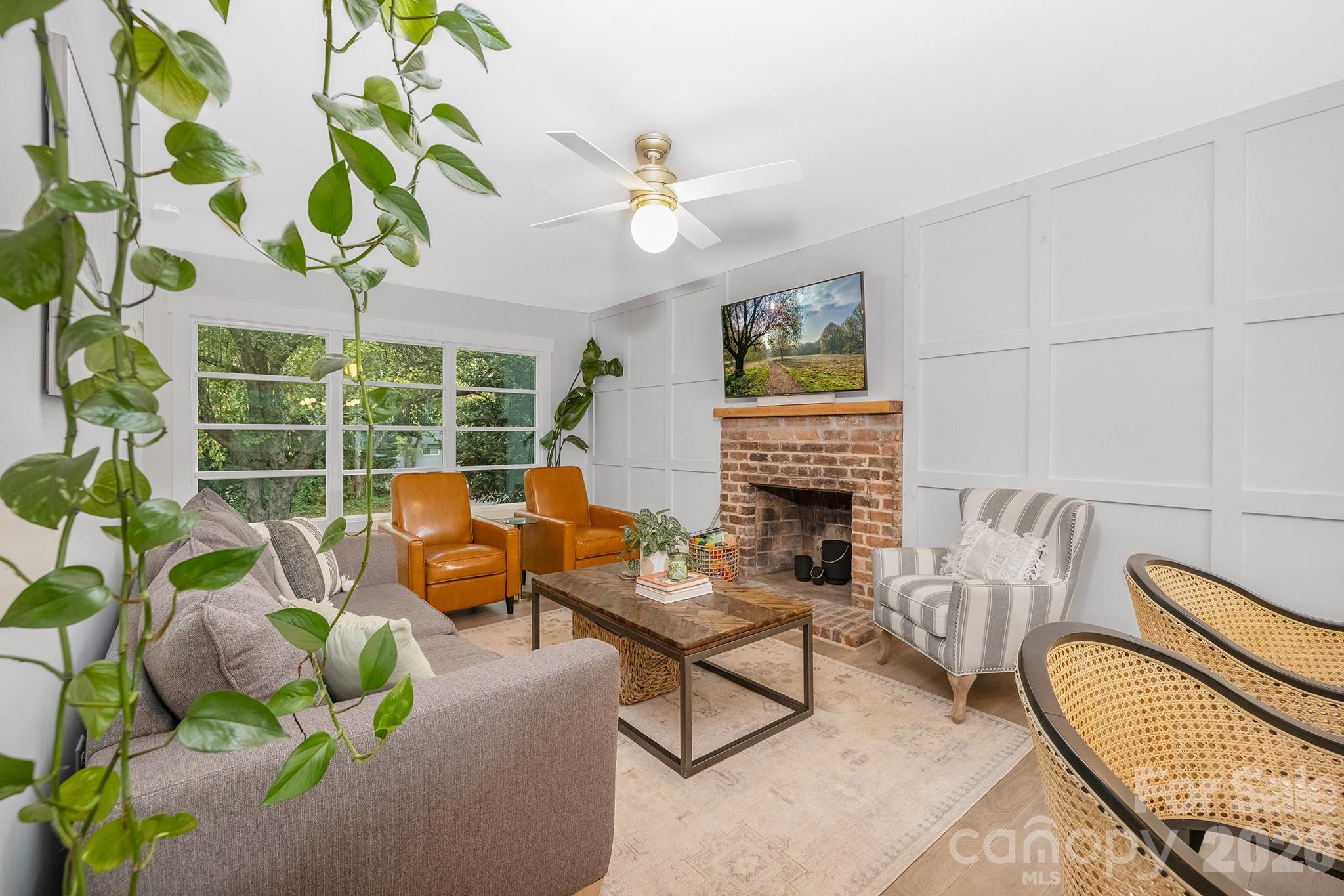 6213 Sharon Road — Charlotte
