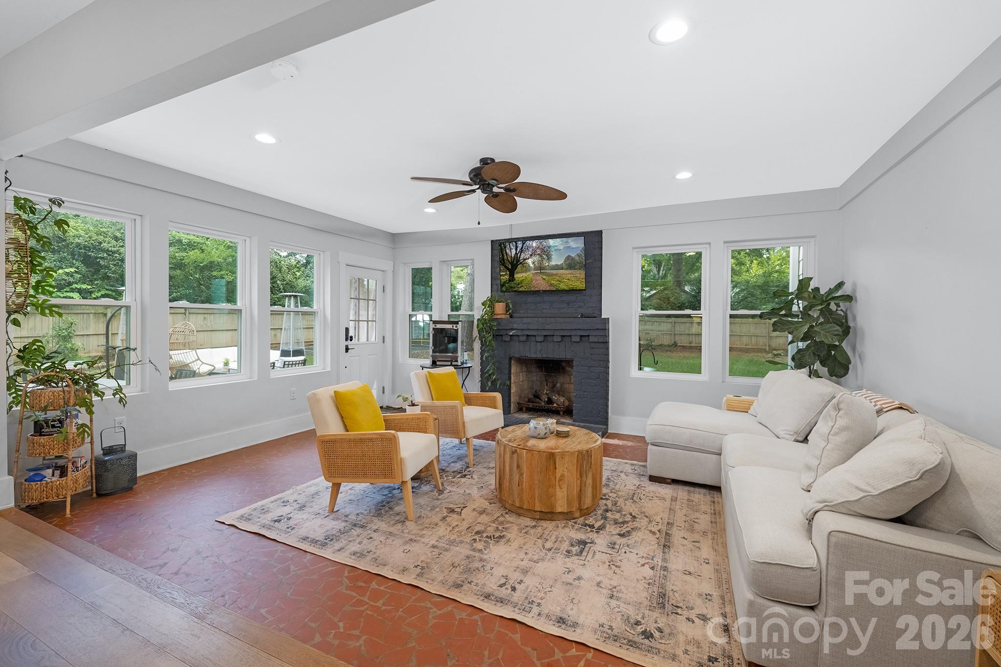 6213 Sharon Road — Charlotte