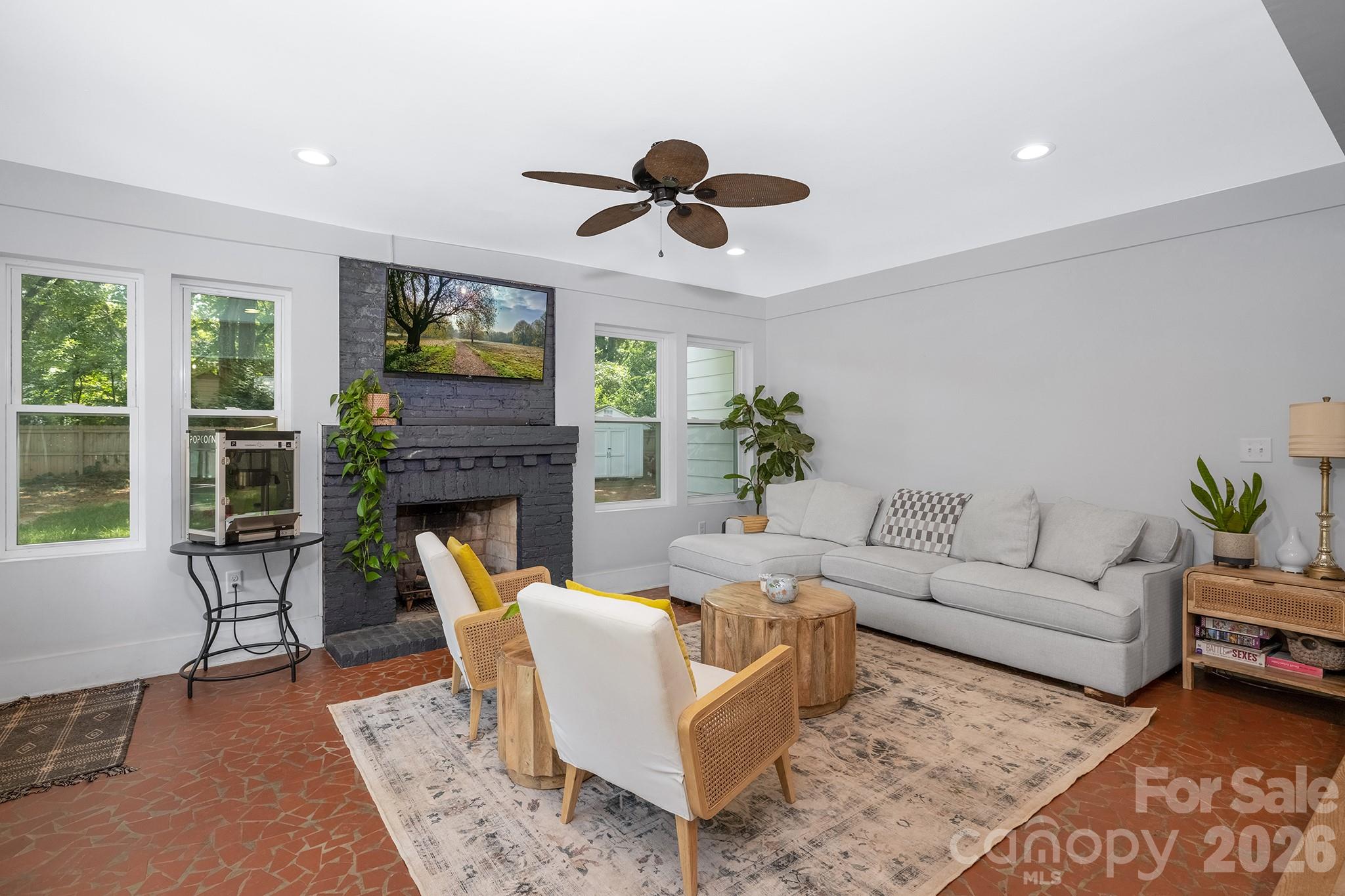 6213 Sharon Road — Charlotte