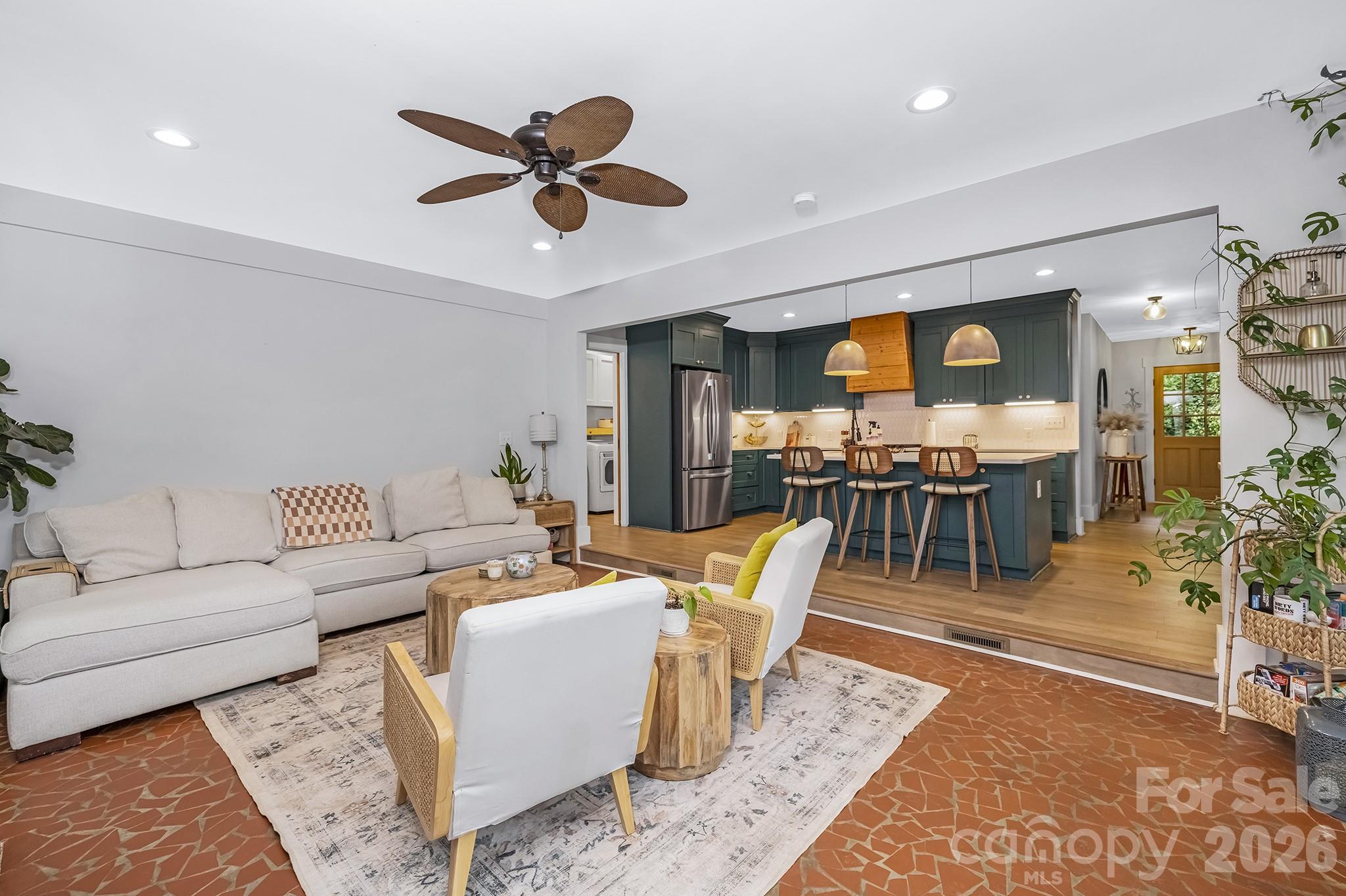 6213 Sharon Road — Charlotte