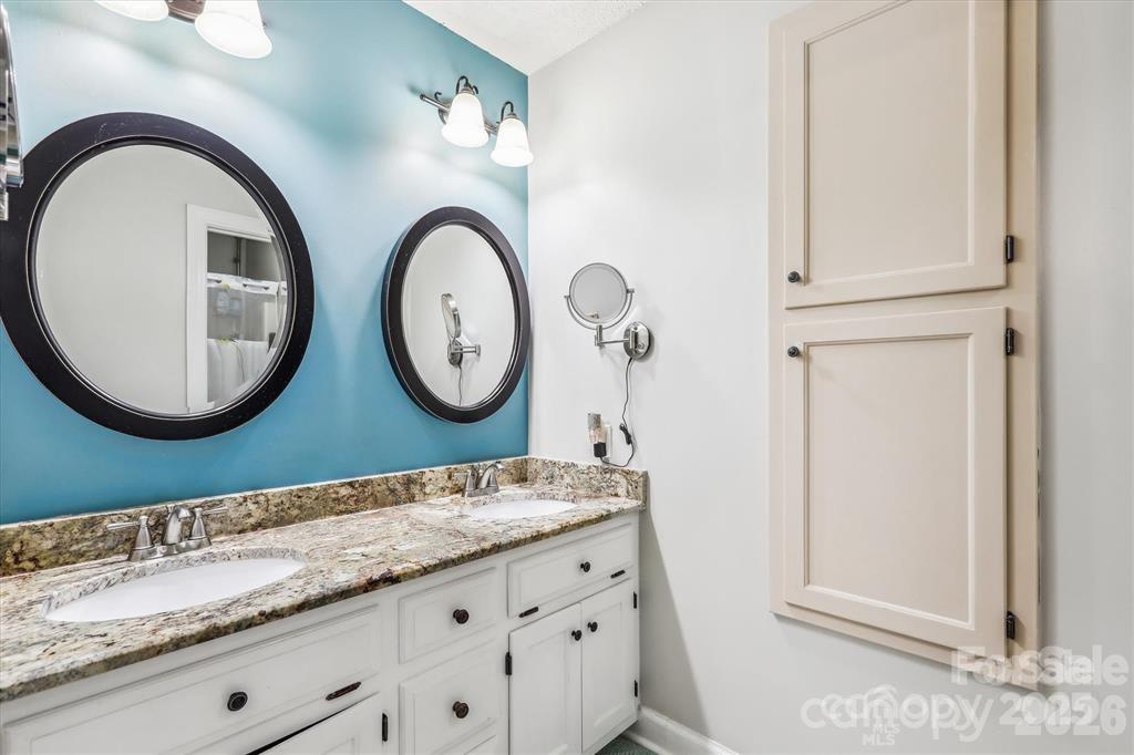 806 Colony Oaks Drive — Monroe