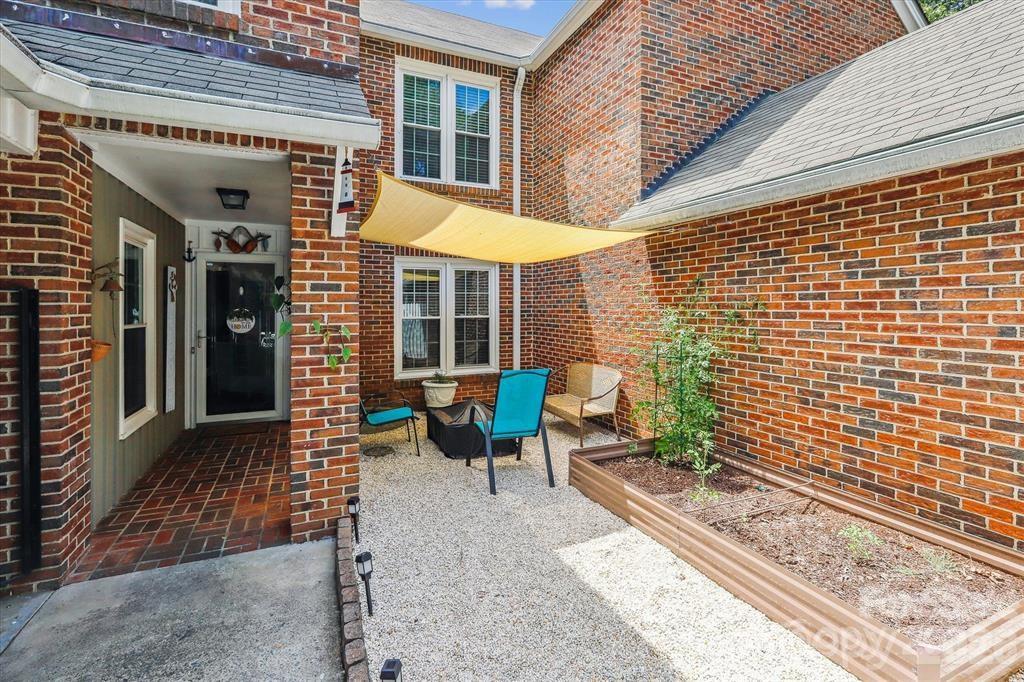 806 Colony Oaks Drive — Monroe