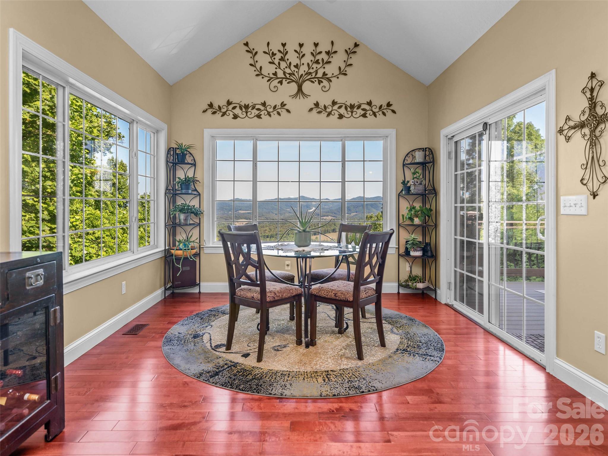 350 Vista Point Drive — Weaverville