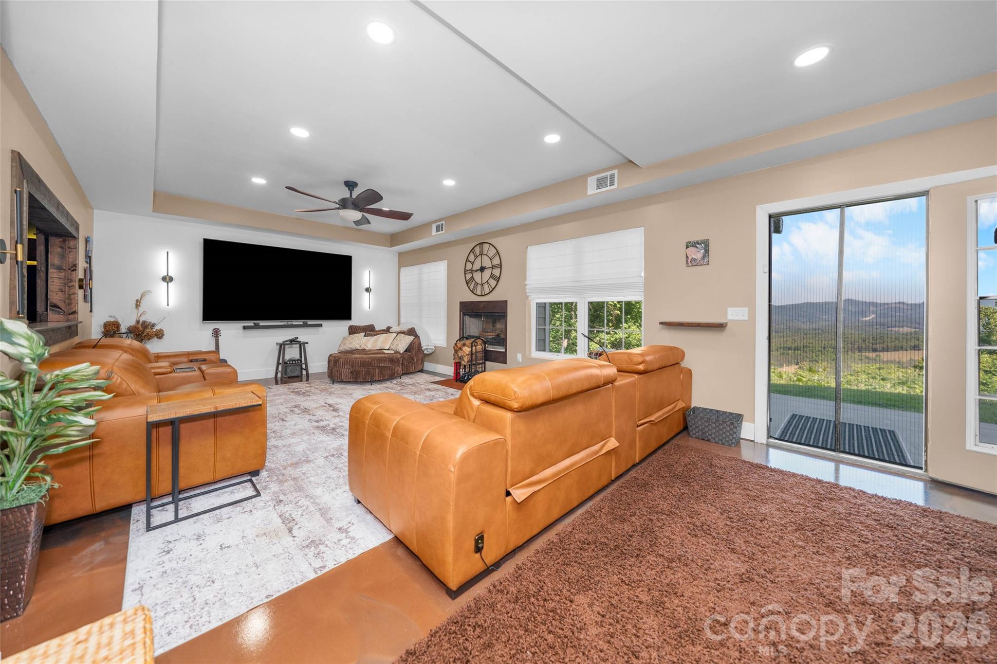 350 Vista Point Drive — Weaverville