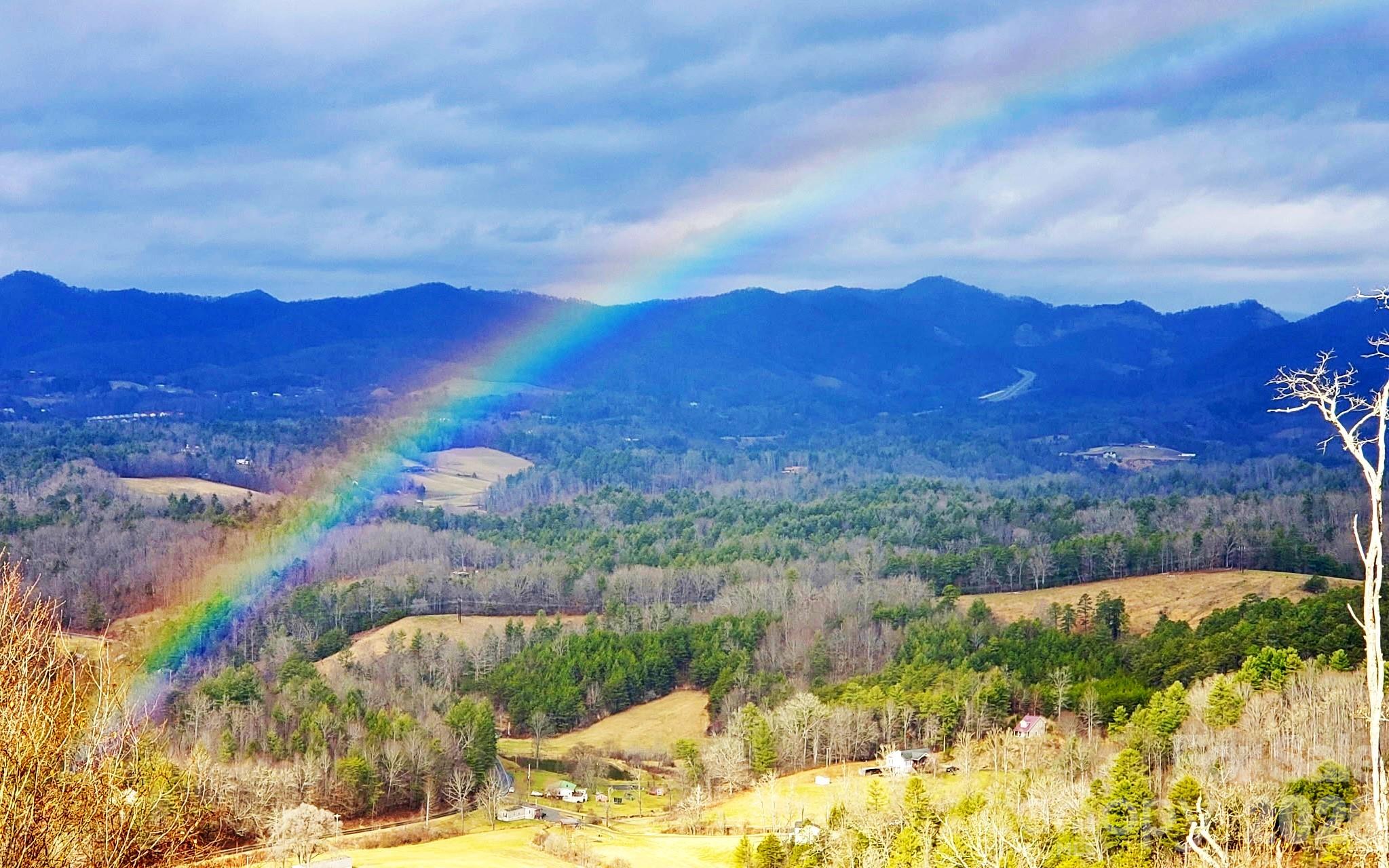 350 Vista Point Drive — Weaverville