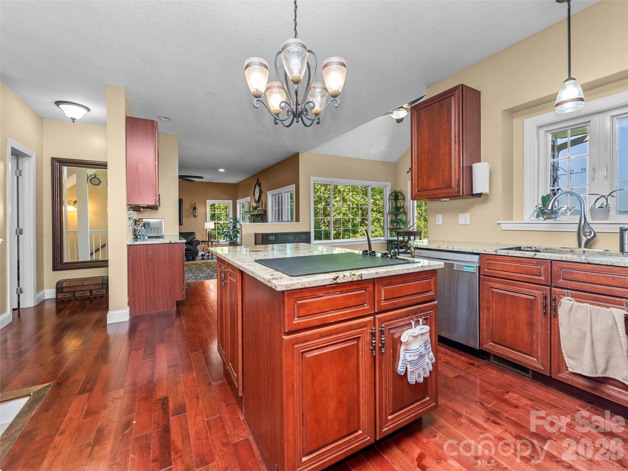 350 Vista Point Drive — Weaverville