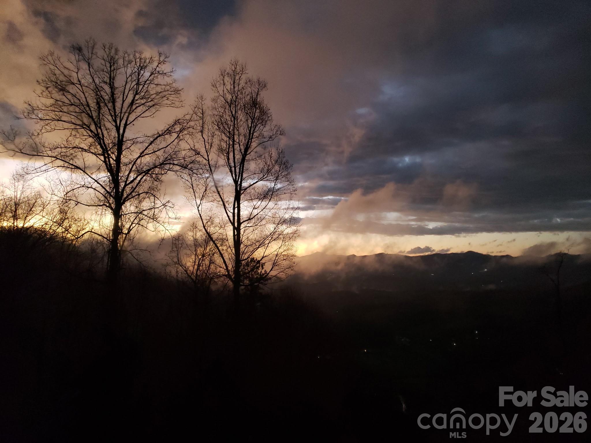350 Vista Point Drive — Weaverville