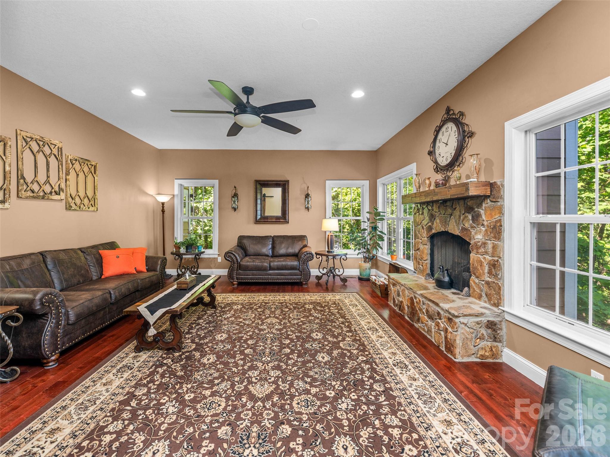 350 Vista Point Drive — Weaverville