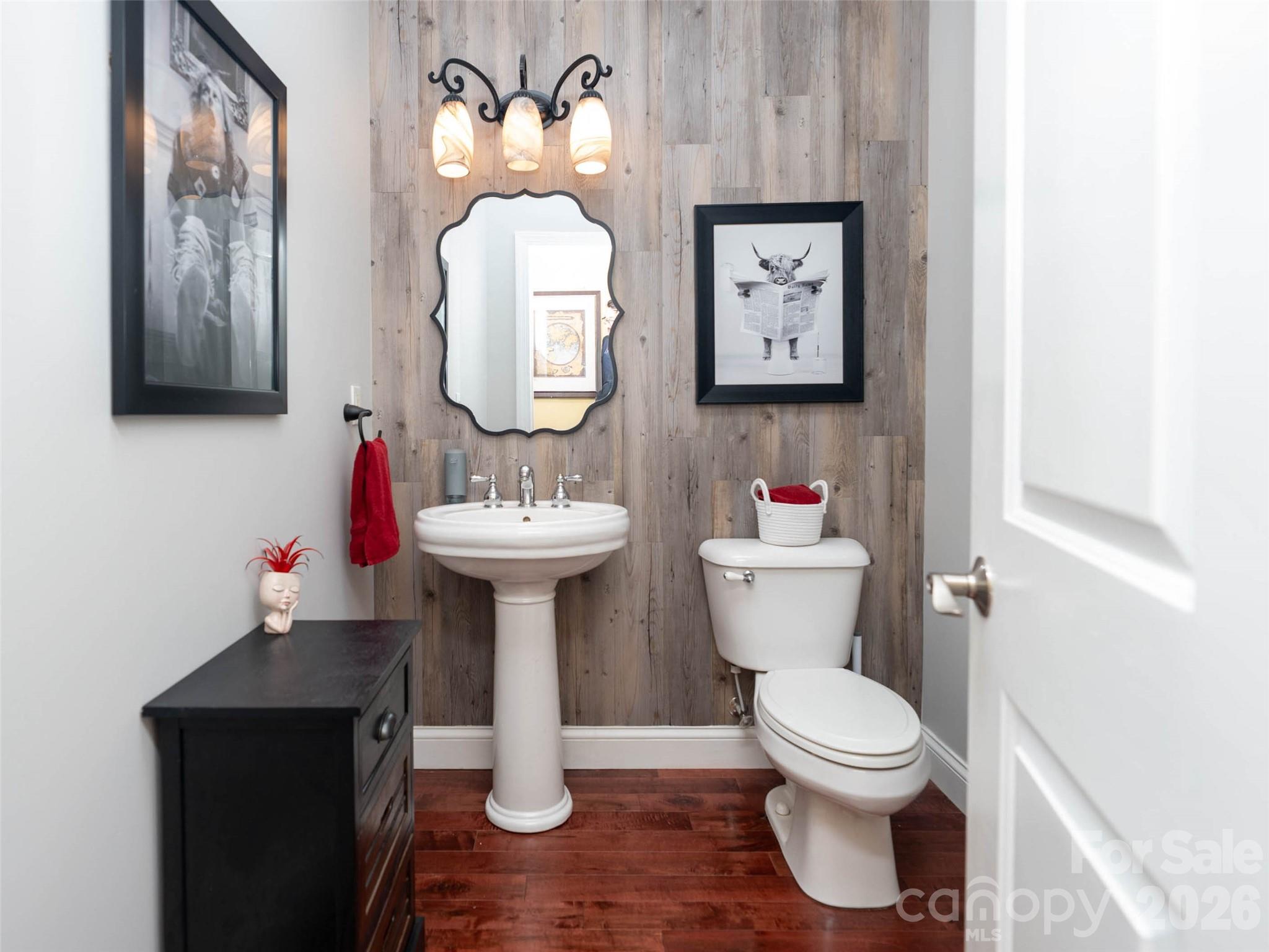 350 Vista Point Drive — Weaverville