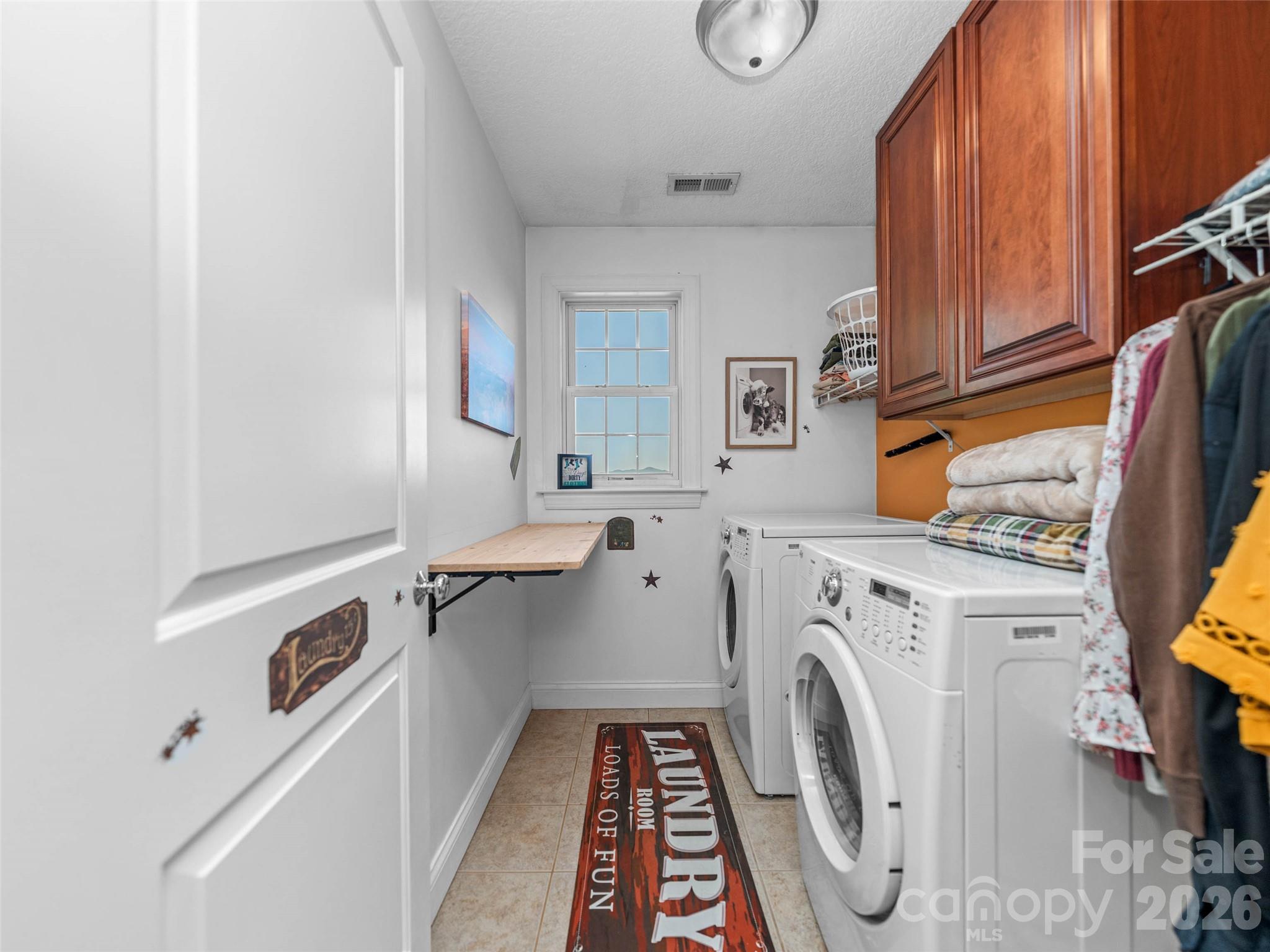 350 Vista Point Drive — Weaverville