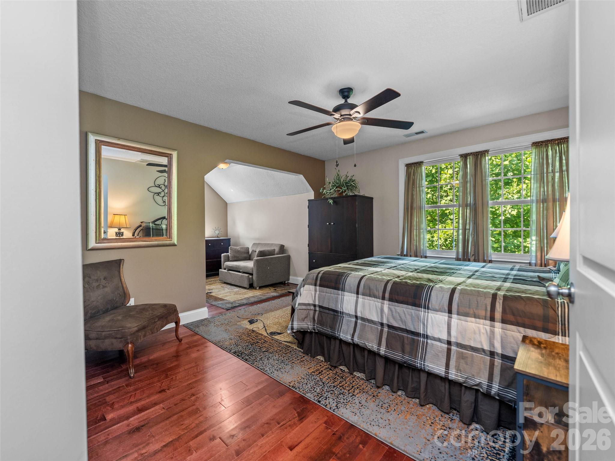 350 Vista Point Drive — Weaverville