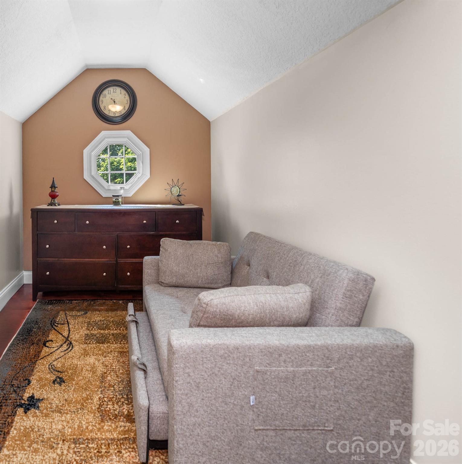 350 Vista Point Drive — Weaverville