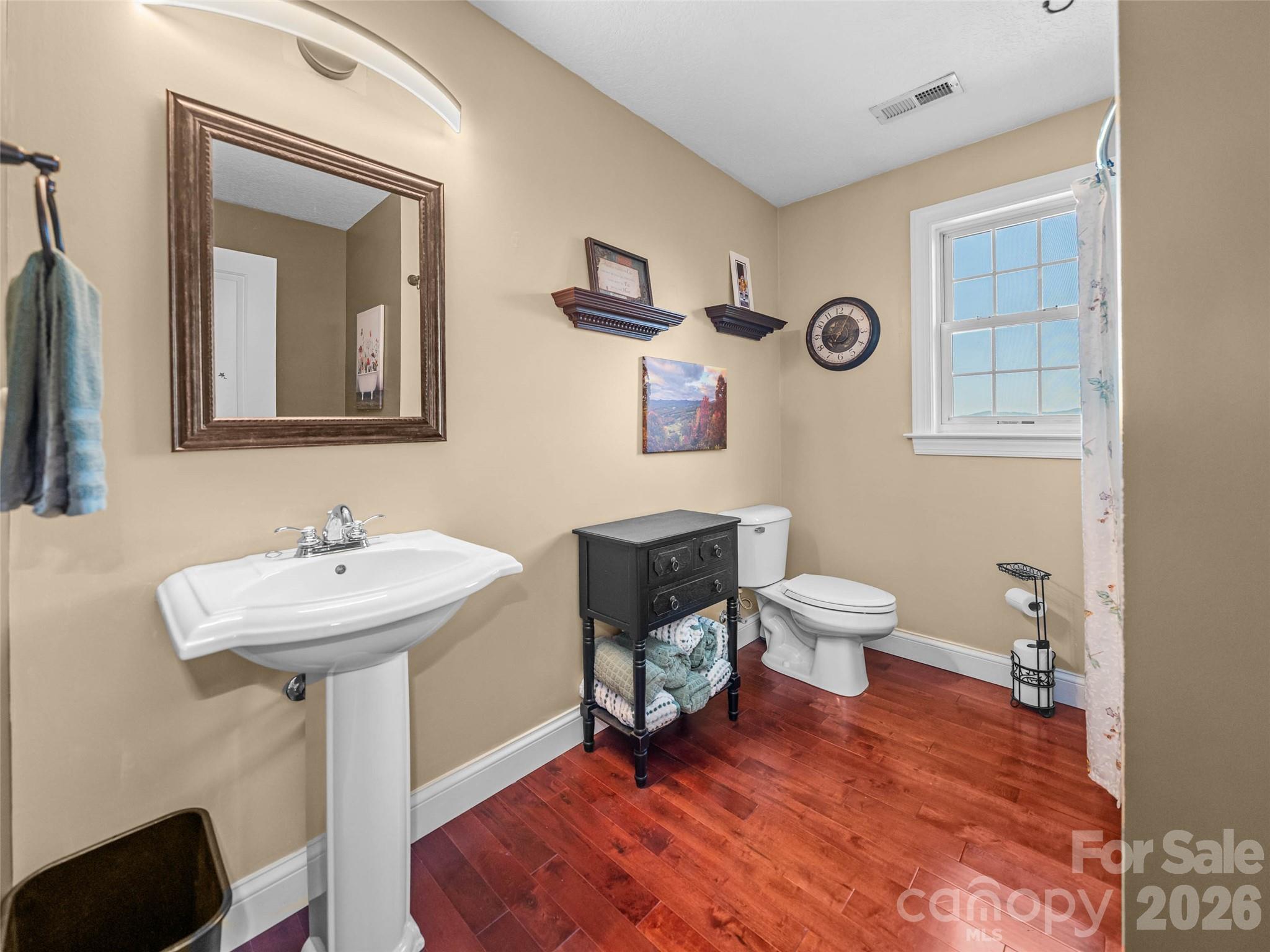 350 Vista Point Drive — Weaverville