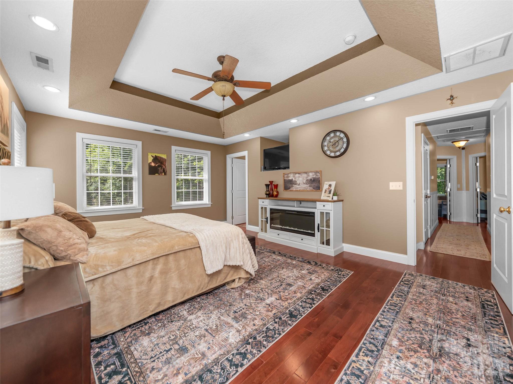 350 Vista Point Drive — Weaverville