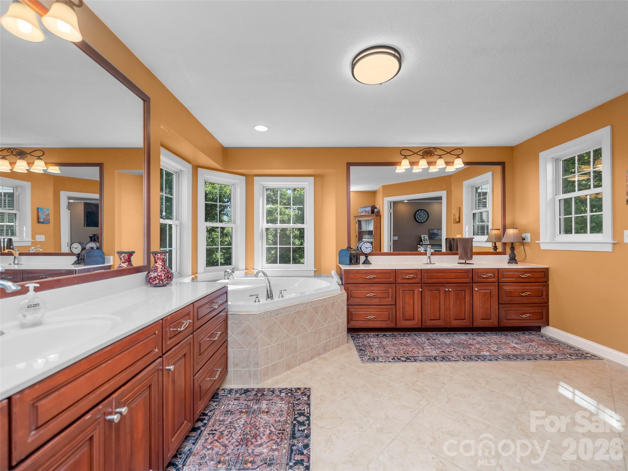 350 Vista Point Drive — Weaverville