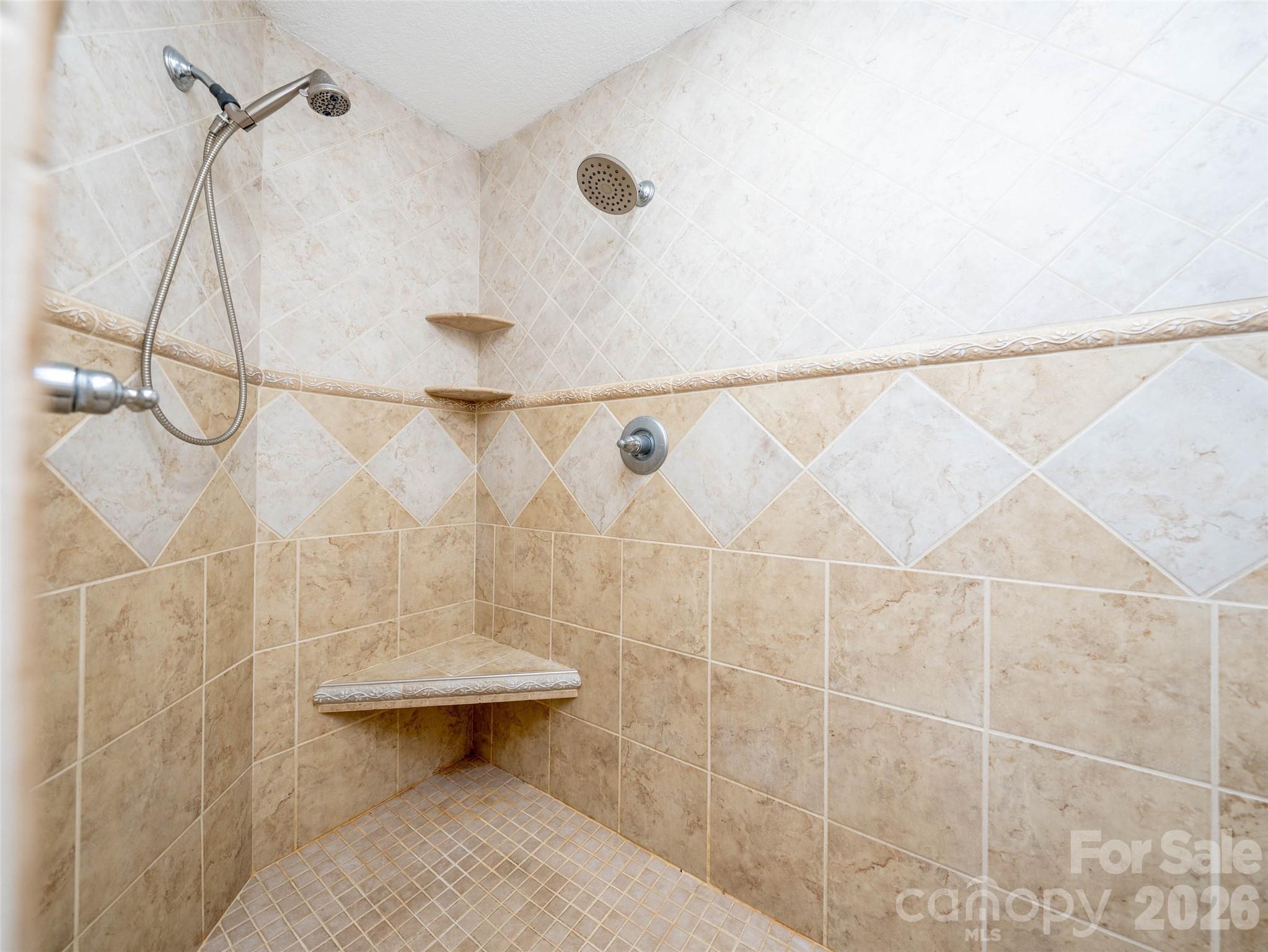 350 Vista Point Drive — Weaverville