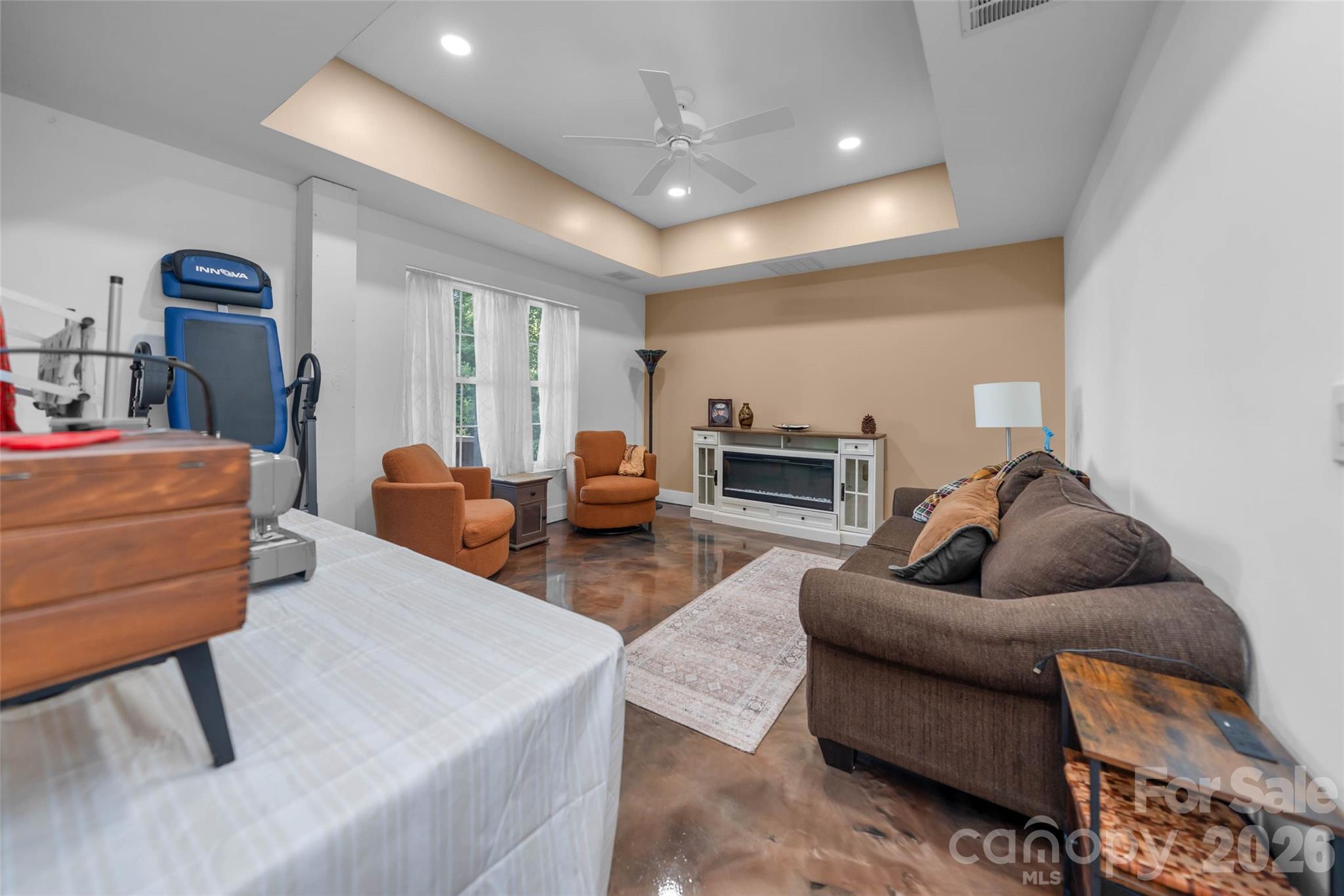 350 Vista Point Drive — Weaverville